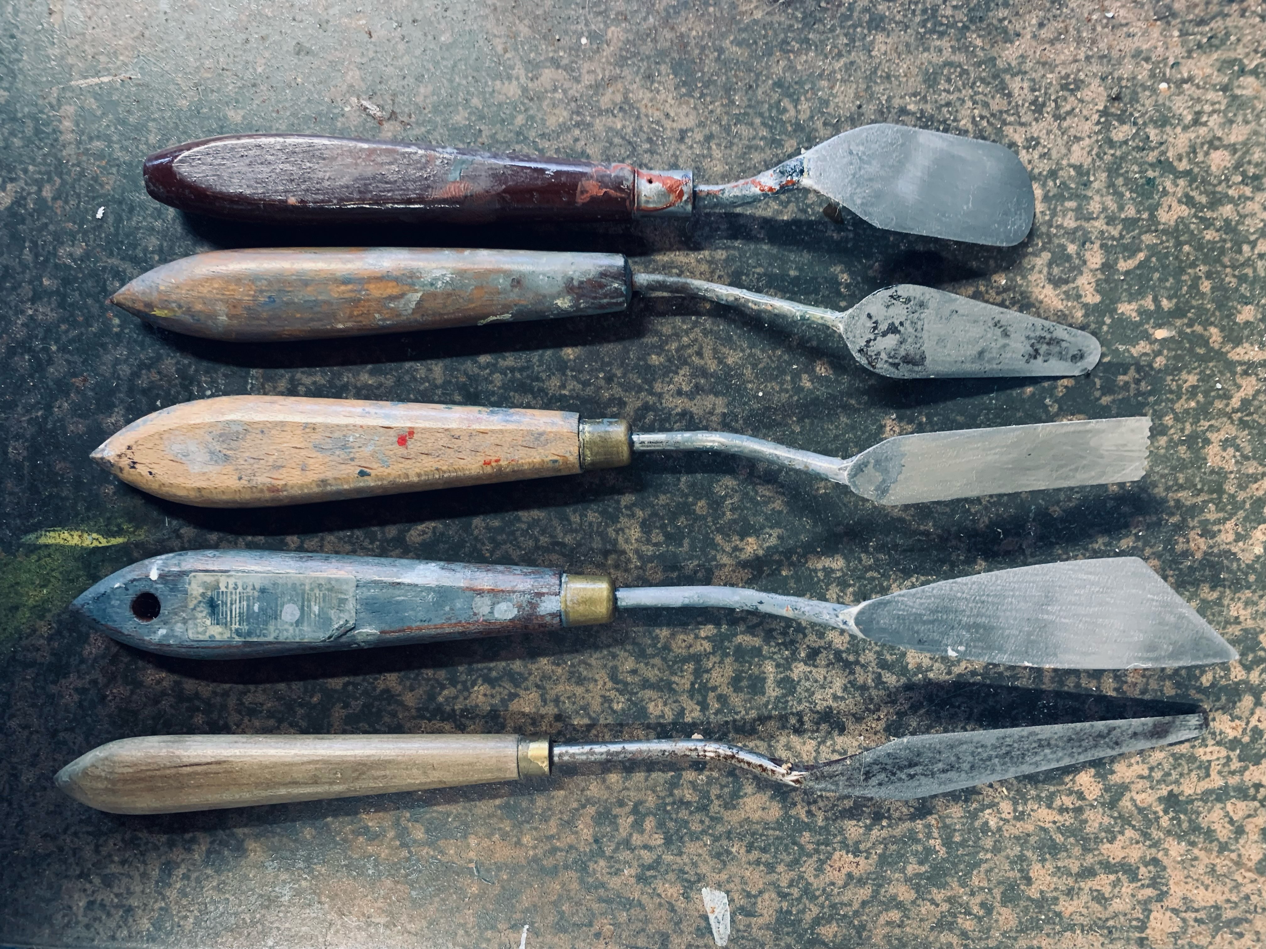 Old, battered and still useful!
My Open studio is tomorrow (Sunday) between 3 -6pm. If you are near Battle, come and say hello.
#openstudio
#artistsstudio
#palletknife
