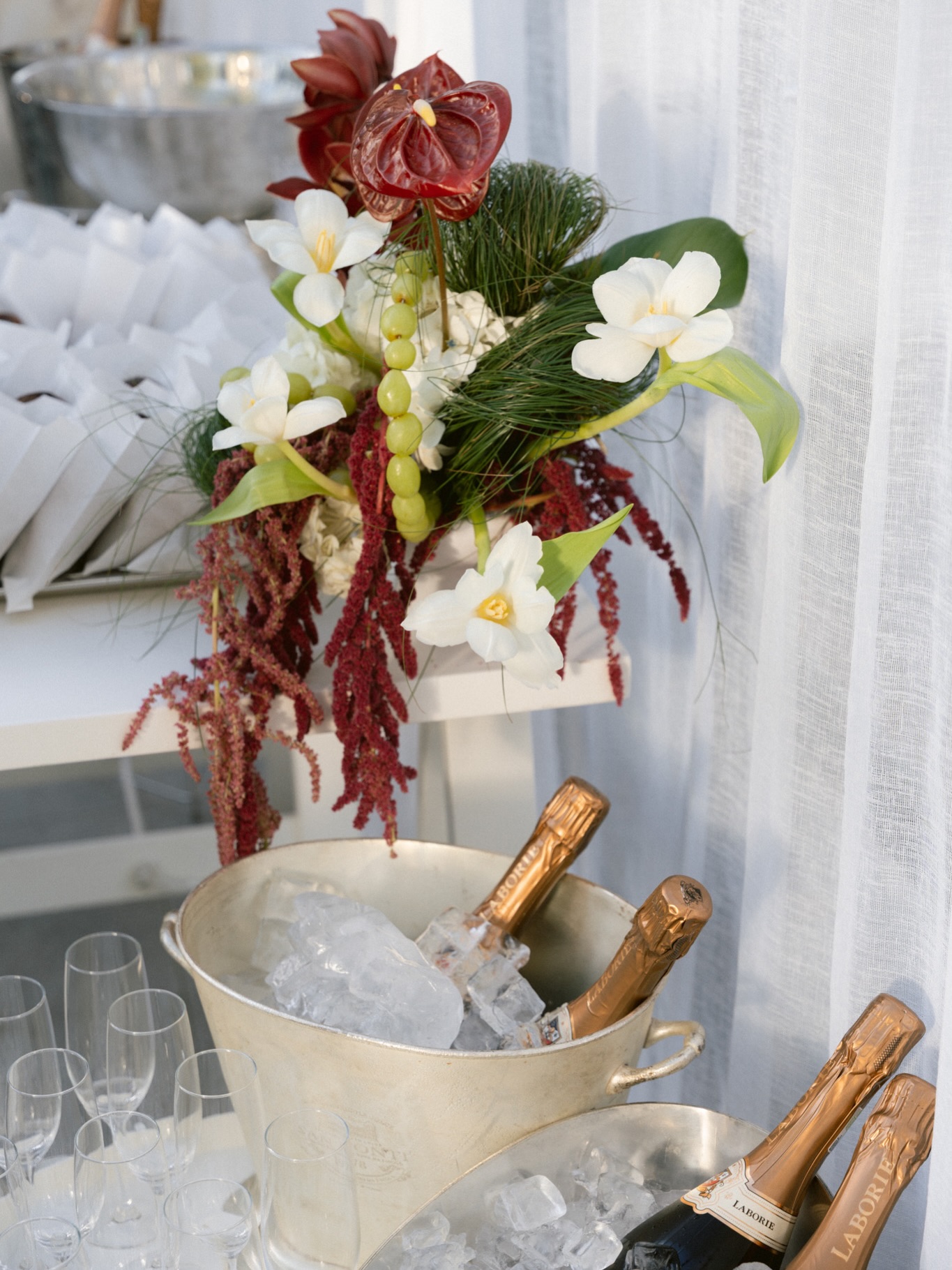 Our Build Your Brand Workshop through @moyphotography lens 📷
Florals @smith__artistryfloral
Bubbles @laborieestate @laborie_wines
Matcha + Coffee @montreal_coffee_
Goodie Bag Design @lauraelizabethsmit_design
Goodie Bags @motherkindco @the_lean_girl @mycro_keratin @dermology_winelands @sip_on_sunshine @nuahnutrition @lattea_wellness @typosouthafrica_ @cottonon_africa
#contentstudio #buildyourbrand #workshop #workshopspace #photographystudio