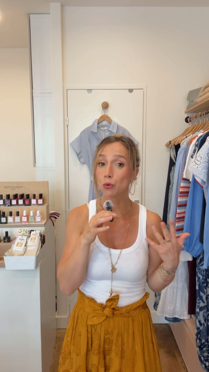 1er jour des soldes! Sous une chaleur écrasante on en convient. Néanmoins on vous accueille dans la joie et la bonne humeur, pour des promos incroyables sur presque toute la collection. #soldesété #promotions #soldes #filledavrilboutique #vetements