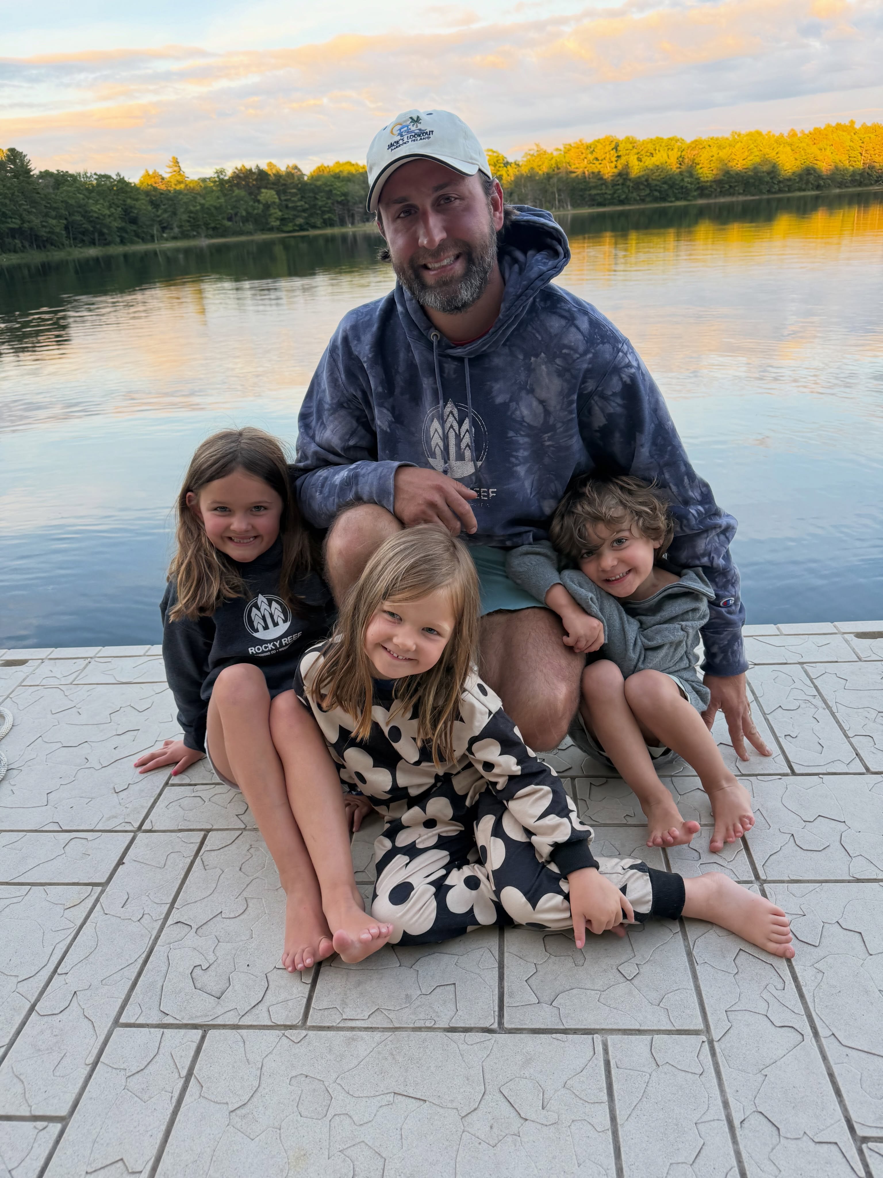 Happy Father’s Day from our family to yours 🫶🍻 cheers, buy your dad a Reef beer, he deserves it ☺️