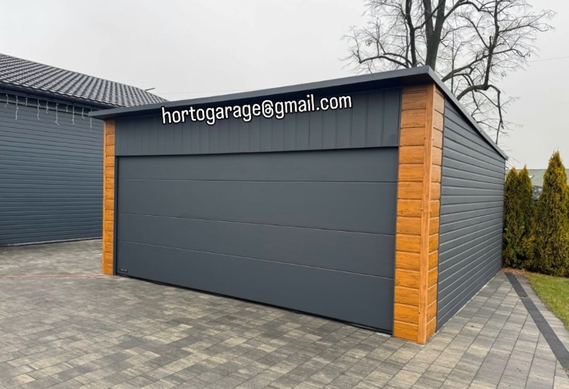 Wir stellen Ihnen unsere Garage vor
📏 Abmessungen: 6 × 6 m, Firsthöhe 2,8 m.
Farbe: mattes Anthrazit mit Ecken im Holzoptik-Design.
🚪🔩 Konstruktion: solider Stahlrahmen aus verzinkten Profilen. Die Garage ist mit einem breiten Sektionaltor und einem Pultdach ausgestattet, das für einen effektiven Wasserabfluss sorgt.
✅ Vorteile: modernes Design, hohe Langlebigkeit, Witterungsbeständigkeit, bequeme Einfahrt und großer Nutzraum.
🚗🧰🎿 Einsatzbereich: Garage für zwei Autos, Aufbewahrungsort für Gartengeräte, Fahrräder, Motorräder oder als Heimwerkstatt.
💻📲👨💻 eine ähnliche Garage oder andere Details wünschen, mailen Sie hortogarage@gmail.com, gehen Sie auf den Link in der Bio oder rufen Sie an
📞 +49 177 4242452
📞 +49 152 246 74 361