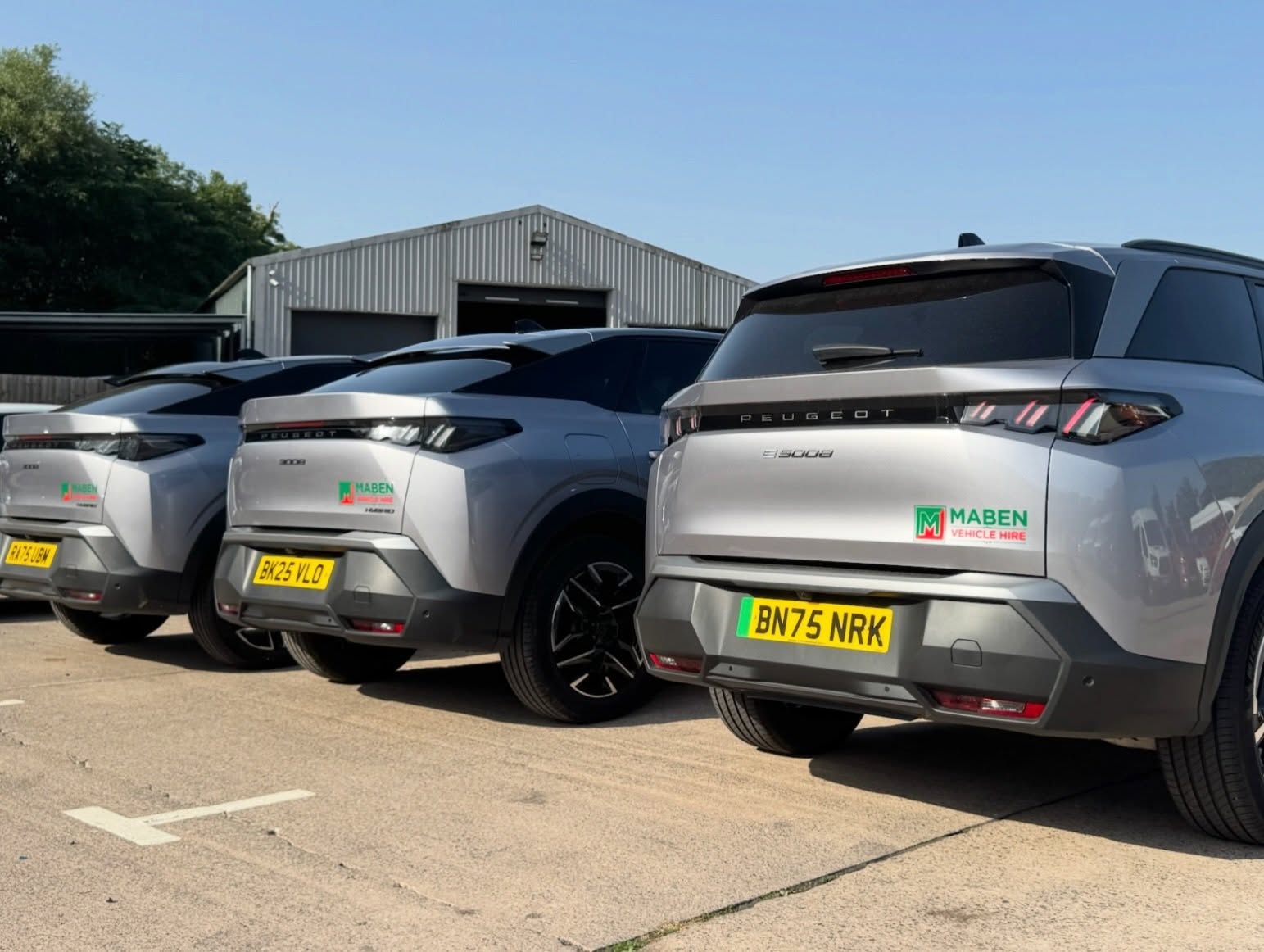 ☀️ Heatwave? No problem.
Our vehicles come with something special… ICEY AIR CON. ❄️🚐
Book now and keep your cool 😎
GET IN TOUCH 👍🏼
📞 0117 450 6880 (Bristol)
📞 01495 757553 (Pontypool)
📩 rental@maben.co.uk
📲 Book online
📍 UNIT 4, ST ANDREWS TRADING ESTATE, THIRD WAY, AVONMOUTH, BS11 9YE
📍 PONT-Y-FELIN ROAD, NEW INN, PONTYPOOL, NP4 0DQ