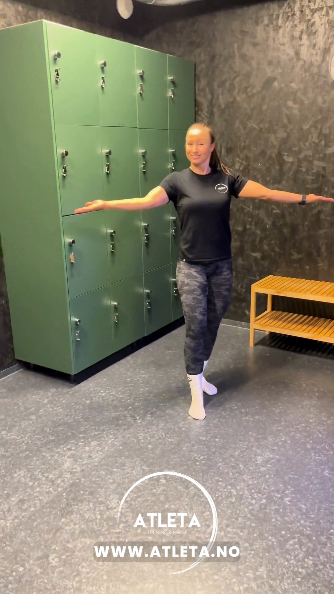 Vi elsker spenning, men ikke i garderoben. La oss unngå ufrivillige overraskelser ved å bruke skapene til det de er ment for: oppbevaring av bager, klær og personlige eiendeler😉
Velkommen til et trivelig treningsmiljø på Atleta treningssenter!😀
•
•
•
--------------
#atletatreningoghelse #surnadal #nordmøre #rindal #folkehelse #gymhumor #gymhumour #gymetiquette #gymrules