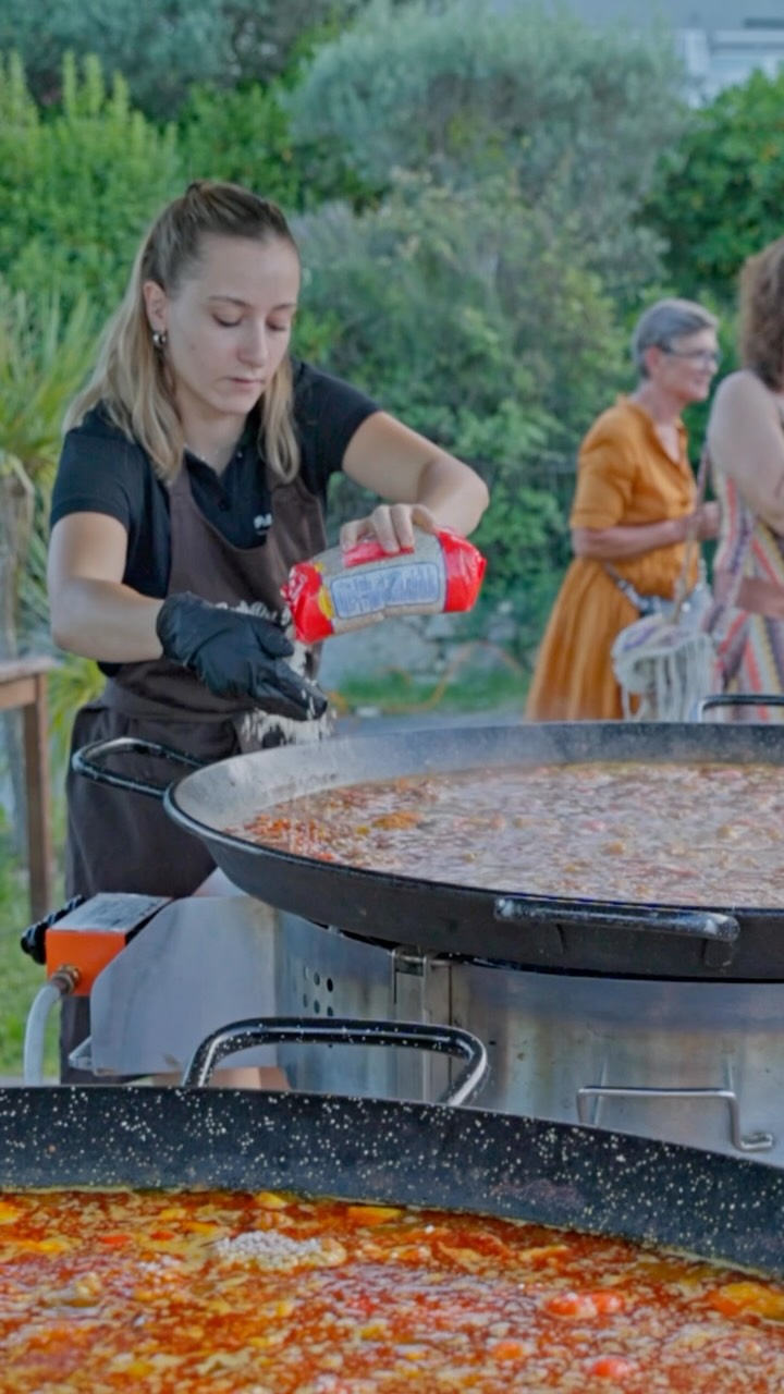 Une soirée au Golf de Fontcaude ⛳️ ✨
Il y a quelques jours, nous avons installés notre cuisine éphémère à @hotelgolf_fontcaude à Juvignac !
Au menu : paella mer et paella mixte pour 100 personnes 🥘
Vidéaste 📹 : @audrey.prod ❤️