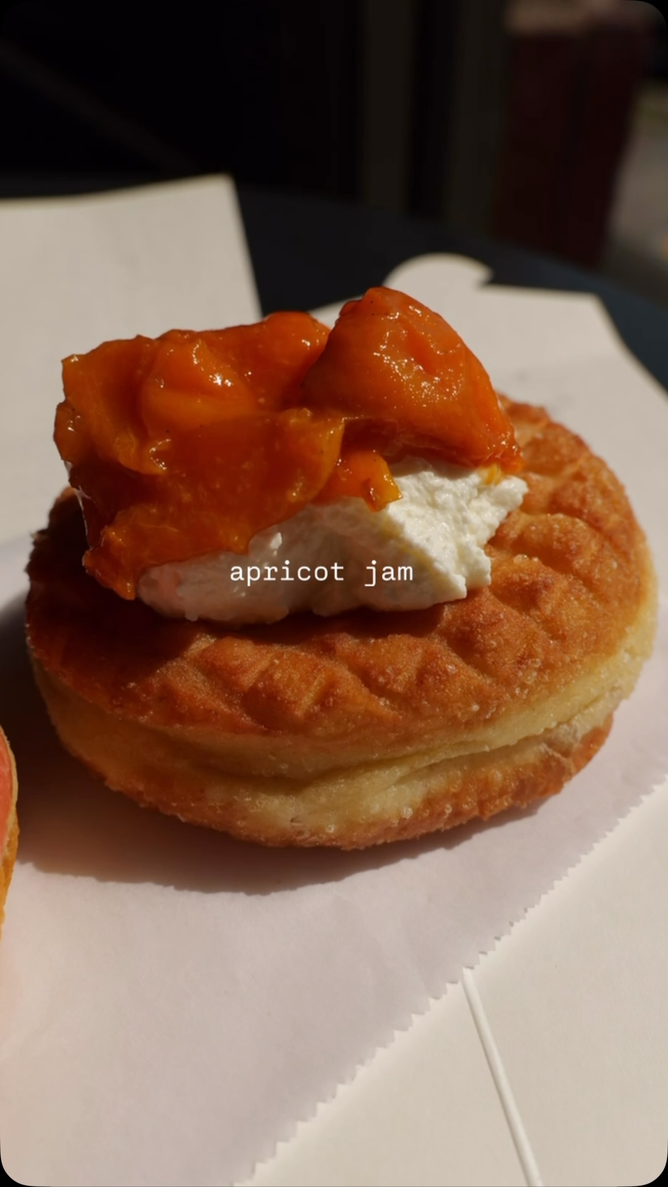 June has been sweet🍓This is your last weekend to grab Strawberry Rhubarb Cobbler, PB&J, and Apricot Jam before they disappear. Good news? Ricotta is sticking around, with a fresh seasonal jam arriving soon.
.
#olibolidonuts #sourdough #donuts #friedtoorder