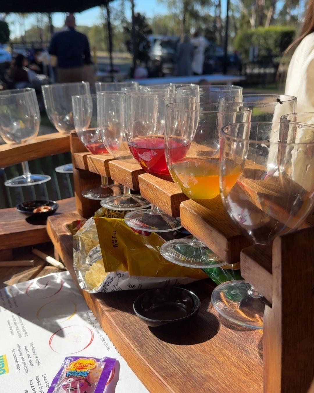 Family fun done right at Saddlers Creek Wines! ๐ท๐จโ๐ฉโ๐ง While the adults enjoy premium Hunter Valley wines and cheese, the little ones get their own special Kidsโ Tasting Paddle โ juices, snacks, and activity sheets to keep everyone smiling!!