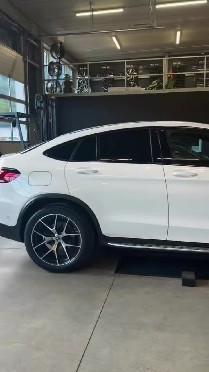 🔥 MICHELIN SOMMERREIFEN FÜR DEINEN MERCEDES GLC 🔥
Mehr Sicherheit, maximaler Fahrkomfort und erstklassiger Grip – mit unseren Premium Michelin Sommerreifen ist dein Mercedes GLC perfekt für die Sommersaison ausgestattet. ☀️🚘
Doch bei uns bekommst du mehr als nur neue Reifen:
✅ Professionelle Reifenmontage & Auswuchten
✅ Flugrostentfernung für perfekten Lackzustand
✅ Gründliche Innenreinigung
✅ Außenwäsche in unserer modernen Super-Portalwaschanlage
✅ Fachmännische Beratung & Top-Service
So verlässt dein Mercedes GLC unsere Werkstatt nicht nur mit neuen Reifen, sondern auch in Bestform – sauber, gepflegt und bereit für jede Fahrt. ✨
📍 PNEUSCENTER GmbH SRL
Rienzstraße 21 – Handwerkerzone St. Pauls
39037 Rodeneck (BZ) – Südtirol
📞 +39 0472 888048
📲 WhatsApp: +39 348 6966069
📧 info@pneuscenter.com
🌐 www.pneuscenter.com
#Michelin #MercedesGLC #Sommerreifen #Autopflege #rodeneck