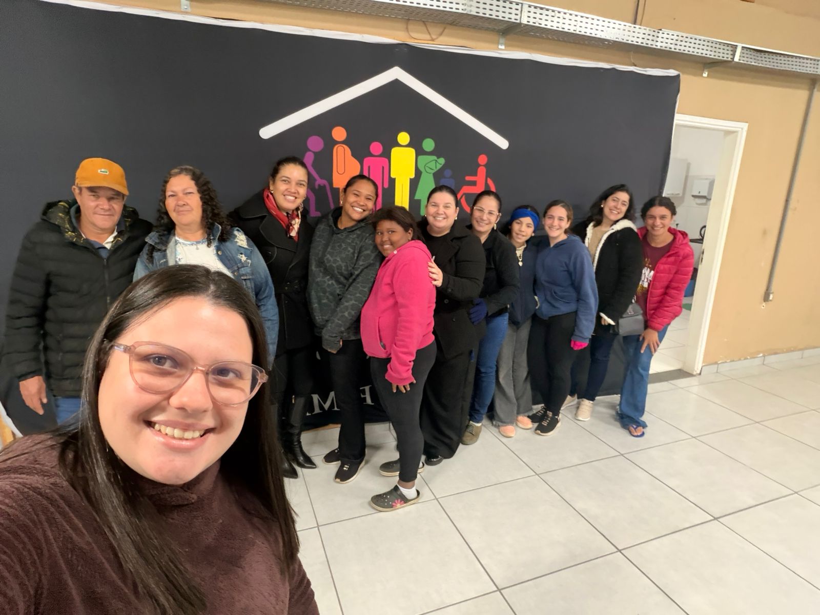 🤝 Fortalecendo laços e construindo oportunidades!
Ontem tivemos a satisfação de participar da reunião promovida pelo CRAS com os responsáveis pelos nossos adolescentes.
A participação da APRATA reforça a importância da parceria entre a família, a comunidade e as instituições, promovendo o diálogo, a orientação e o acompanhamento dos nossos adolescentes em seu desenvolvimento.
Agradecemos ao CRAS pela oportunidade de estarmos juntos nesse momento tão importante e a todos os responsáveis pela presença e compromisso com o futuro dos nossos adolescentes.
Juntos, fazemos a diferença! 💙
#APRATA #CRAS #Parceria #Família #Adolescentes #Compromisso #Inclusão #TransformandoVidas