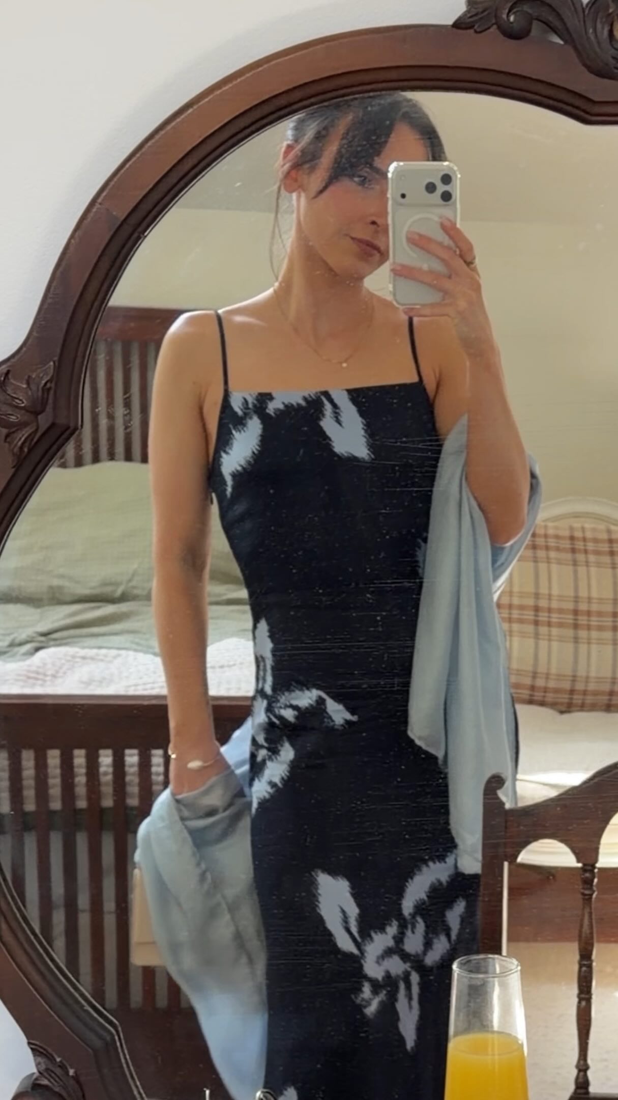 A glimpse into the life of a 27 year old makeup whose friends are all getting married 😂
One of many weddings this year where I’m pulling double duty as makeup artist and guest, but I wouldn’t have it any other way. It’s always such an honour to have my loved ones trust me with their makeup for special events but wedding days are always extra magical ✨
And even better, the girls helped me bring everything up to the third floor so in didn’t need break my back making multiple trips!
Danica and Nick’s day was amazing and I’m proud of myself for actually documenting it 😂
THE DREAM TEAM
The couple @danicaparyniuk @dr.nickp
Venues @no.5east @harthwpg
Planner @danakalynweddings
Dress @novellebridalvancouver
Flowers @juniperjaynecreative
Hair @marchyrizz
Makeup @isabelleshawartistry
Photographer @jennifer.fortier.photos
Content @brides.eyeview (not in this video though, that’s just my amateur skills)
Videographer @samanthac.photo
Decor @collectiverentals_ @plannedperfectly @mairaeventswpg @somethingborrowedwr
Cake @sugarandsaltbakeshoppe
My tan @tansbykait (of course)