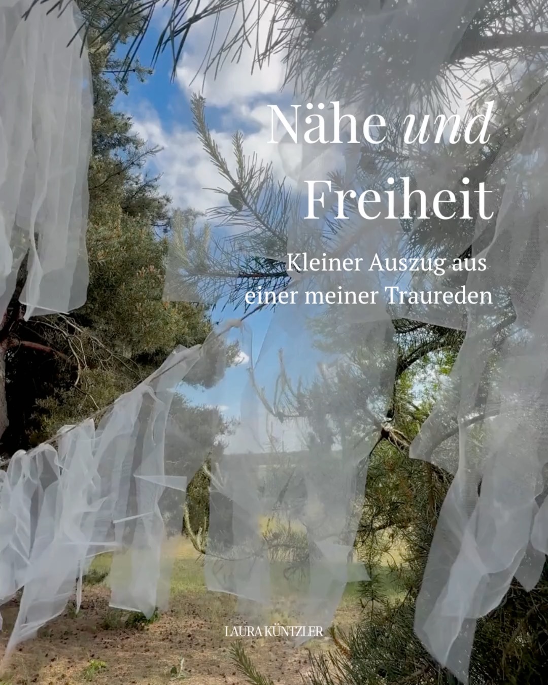 ... ein Mini-Ausschnitt aus einer Rede dieses Jahr. Weil ich diesen Gedankengang so liebe. Über Nähe, Freiheit und darüber wie schön es ist, wenn Liebe beides kann: halten und Raum lassen.
(Der Ausschnitt ist nicht aus der Traurede, deren Trausetting man in den Videos sieht. Ich fand lediglich das Natursetting zu dem text so schön. Verwirrend, ich weiß haha!)
Freie Trauung
Traurednerin
Freie Trauung Berlin
Hochzeitsrednerin
Hochzeitsplanung