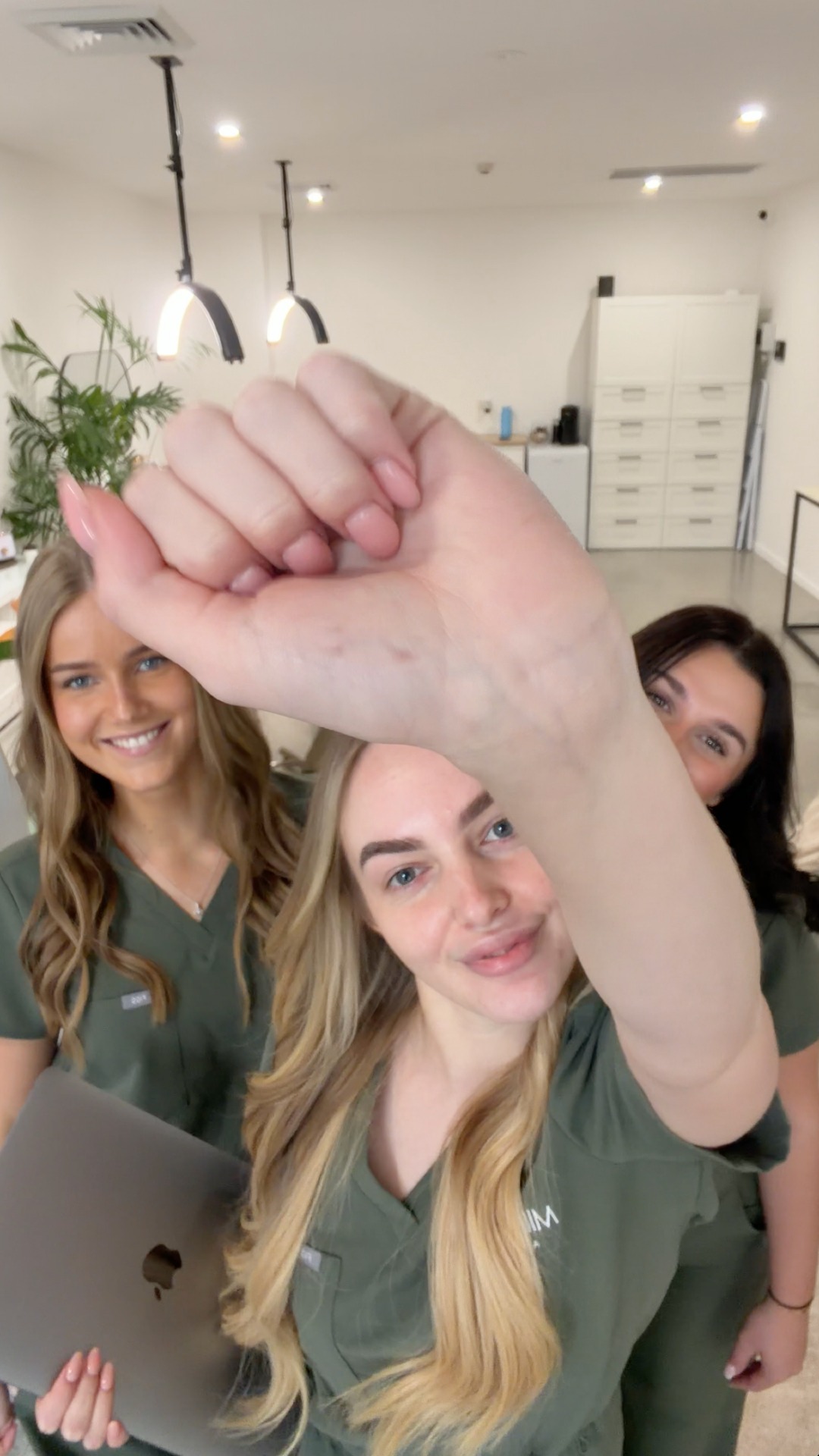 Yes these are the girls obsessing over your face. Brows, lashes and skin in the most unhinged but precise hands in Sydney 👀
P.s. We are the girls who will not stop thinking about your symmetry, your pores and your glow. Come meet us in the chair 🤎
#millerlaneaesthetics #themillermethod #sydneybrowstudio #teamMLA #sydneybeauty