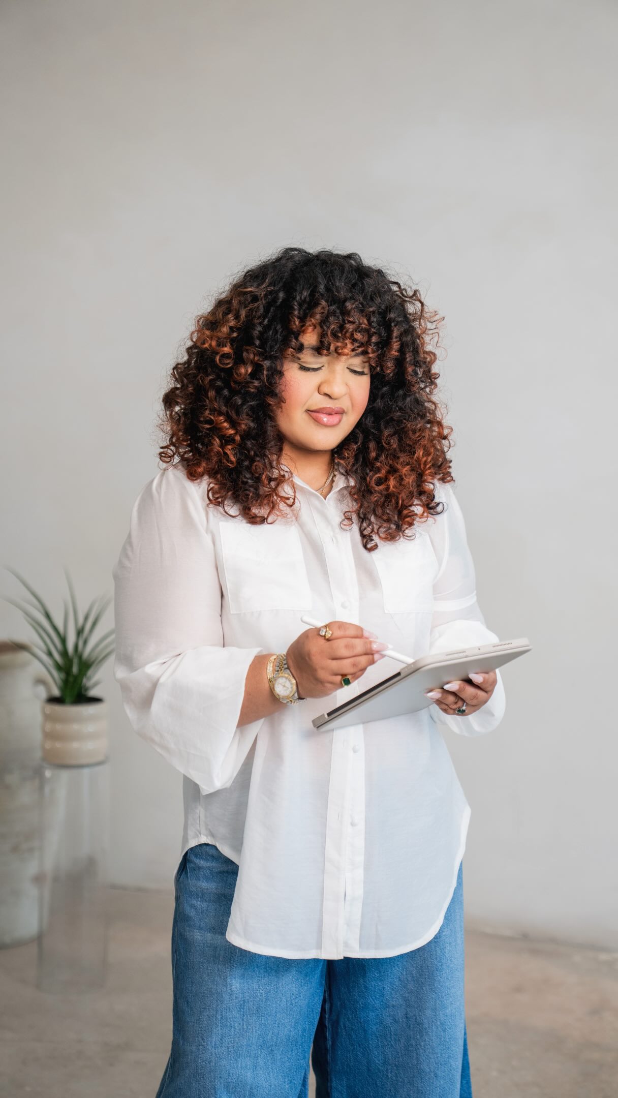 Hot take: not all money is good money. 💰 I’ve learned this one the hard way.
Some opportunities cost you your peace.
Some cost you your time.
Some cost you your confidence.
Now, I pay just as much attention to how something feels as I do to what it looks like on paper.
It’s changed the way I run my business. What do you think? 🤔