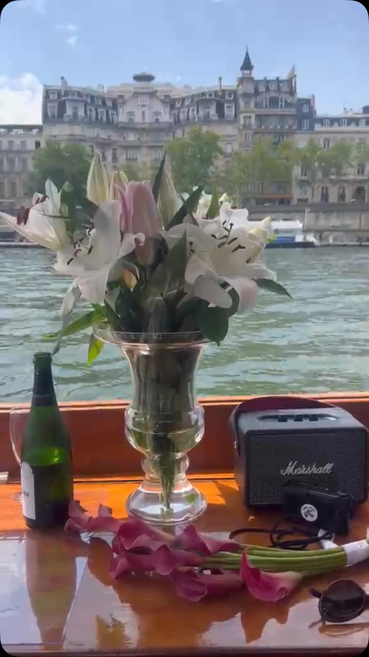 36°C, champagne, flowers, and Paris from a yacht. Summer at its finest with @parisyacht1 ✨