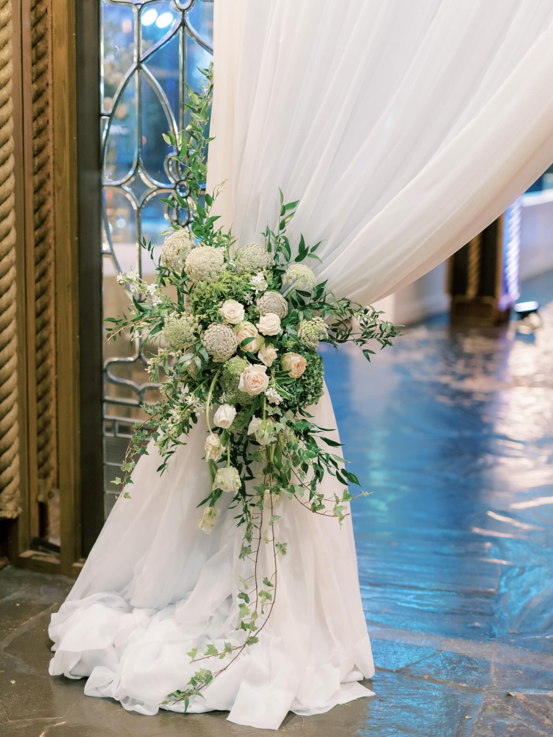 The right draping and soft florals can really soften and create the perfect ambiance to a dark space.
Planning & Design: @annawynneventdesigns
Photography + Videography: @ericandjamiephoto
Floral Design: @mattclintondesigns
Rentals & Décor: @stradleydavidson @bbjlatavola @grandeventdesign
Venue: @northriver_yacht_club
Cake: @alley_cake_co