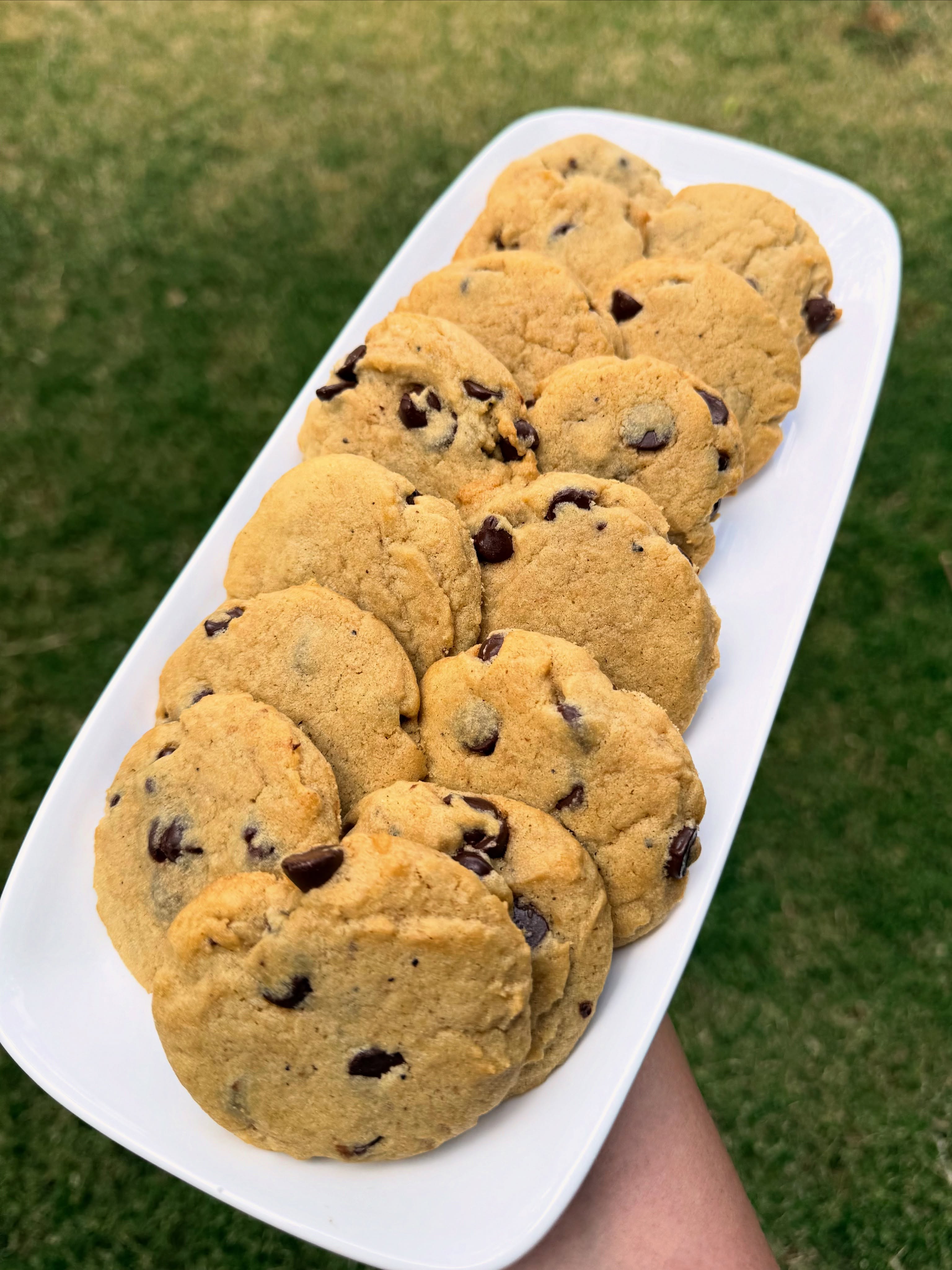 Youโll go COOKIE for these ๐ช๐๐ช
๐ง+๐ซ=๐ช๐คฉ๐ช
Freshly baked Brown Butter Chocolate Chip Cookies, made with local Guittard Dark Chocolate Chips. The perfect balance of buttery, chocolate-y goodness. ๐คค
#cakespaz #sacramentobakery #guittardchocolate #sacramentocookies #chocolatechipcookiessacramento