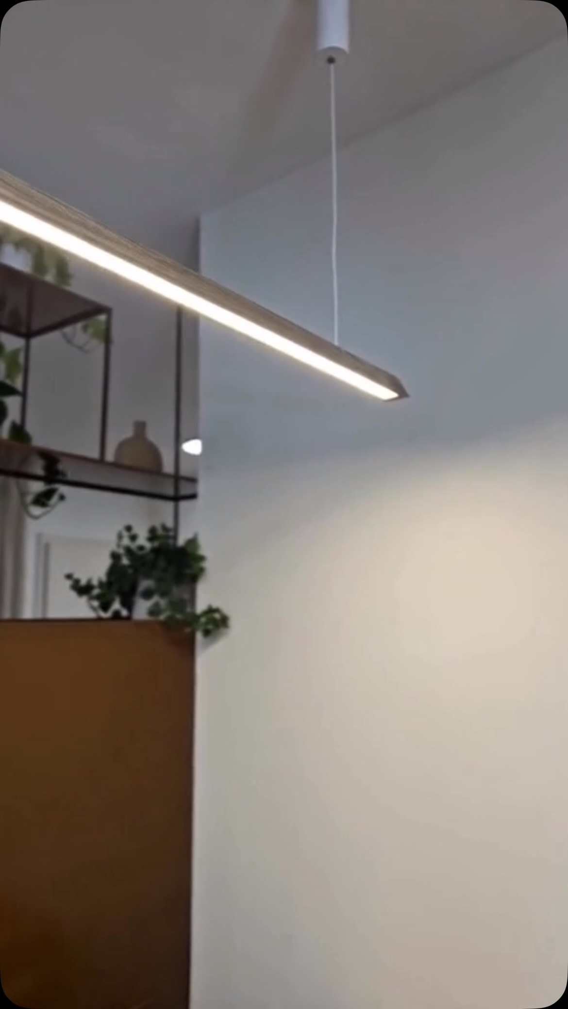 לקוחה שבחרה בעיצוב טבעי ועל-זמני. 🌿 גופי התאורה מע…