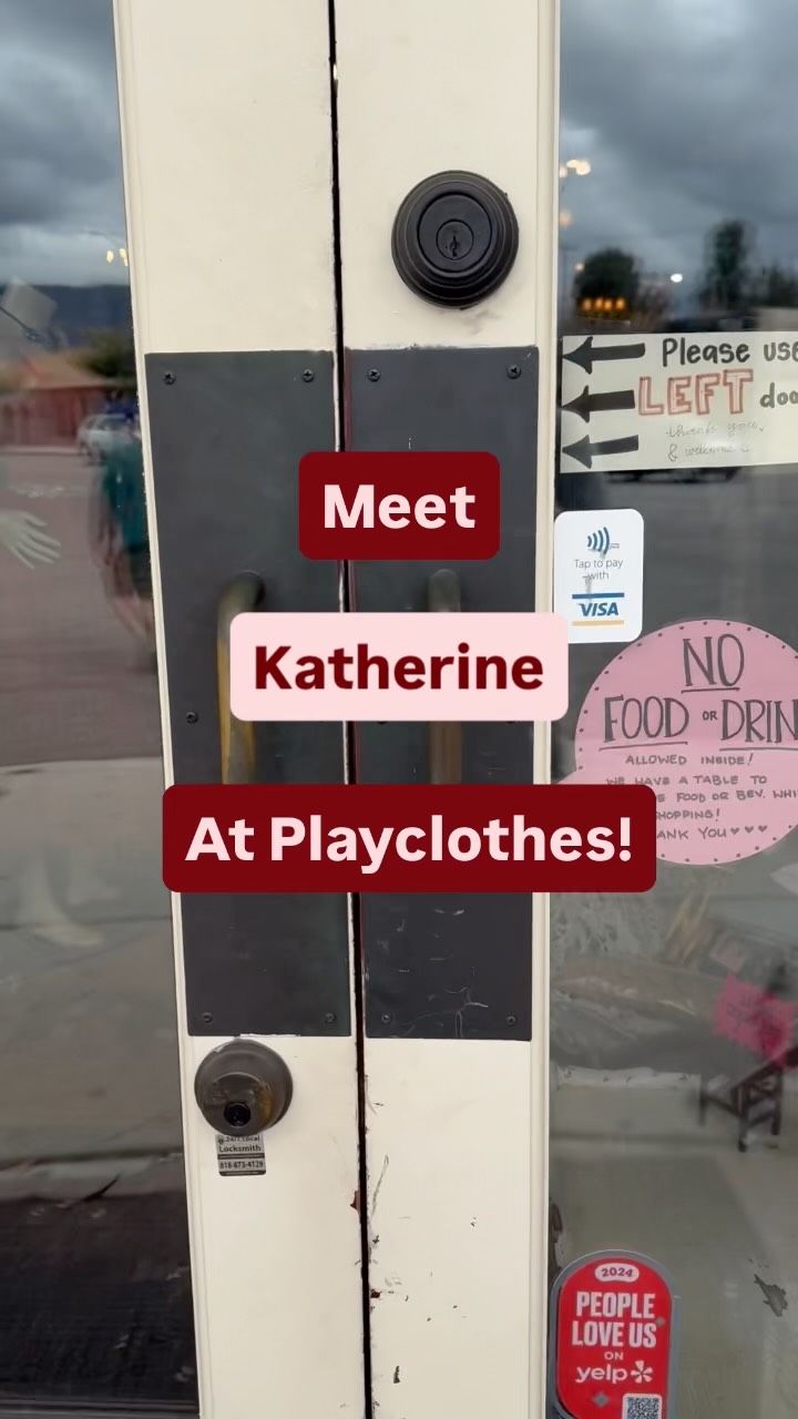 On Mondays we meet Playclothes! Meet Katherine 🐈⬛🎠🗝️If you need an honest opinion on a purchase, you can always count on Katherine. She wants you to find the perfect outfit that you feel good in!
Katherine would like point out the original use of the nautilus is a gravy boat but the previous owner used it as holder for bath salts. #playclothesvintage #shopsmall #burbank #meetplayclothes #vintage