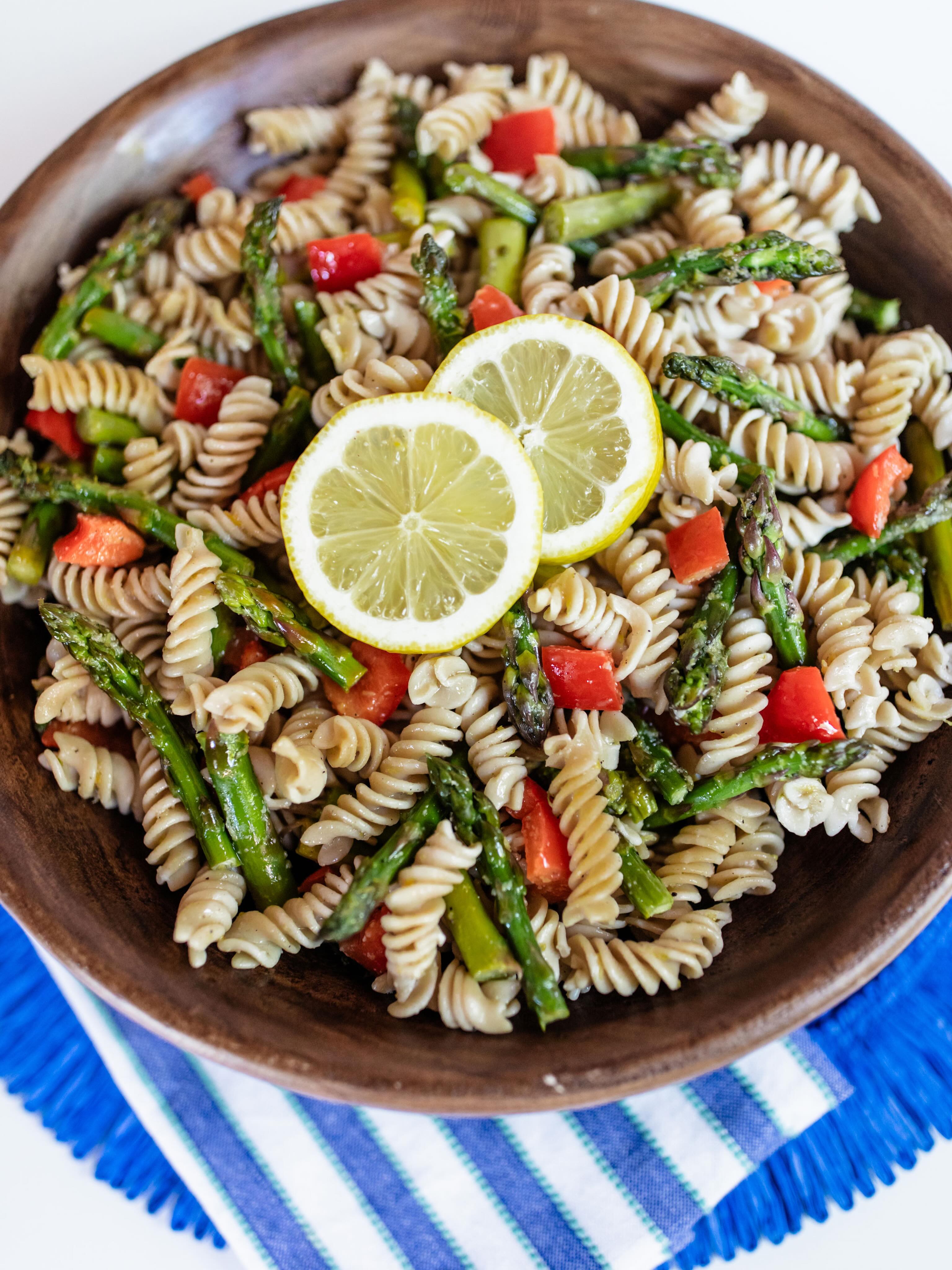β¨ MY NEWEST RECIPES ARE HERE!!β¨
~Lemon & Asparagus Pasta Salad~
Ingredients:
1 box of GF fusilli (Jovial)
3 cups of chopped asparagus
1 diced red bell pepper
4 tbsp of avocado oil
4 tbsp of lemon juice
the zest of two lemons
1/4 tsp of salt
1/4 tsp of ground pepper
1 tsp of garlic powder
Directions:
Prepare your pasta according to box directions and then drain it and set it aside to cool. Add the zest of both lemons over your pasta and then proceed to cut both lemons in half. Squeeze and add the lemon juice to your pasta. Add in your asparagus, avocado oil, salt, pepper and garlic powder. Give it a toss and place it in the fridge to cool for a minimun on on hour. Enjoy! π
#lemonandasparagus #pastasalad #glutenfree #livehealthywithlaura
...check out the blog at www.livehealthywithlaura.com for more recipes like this one!