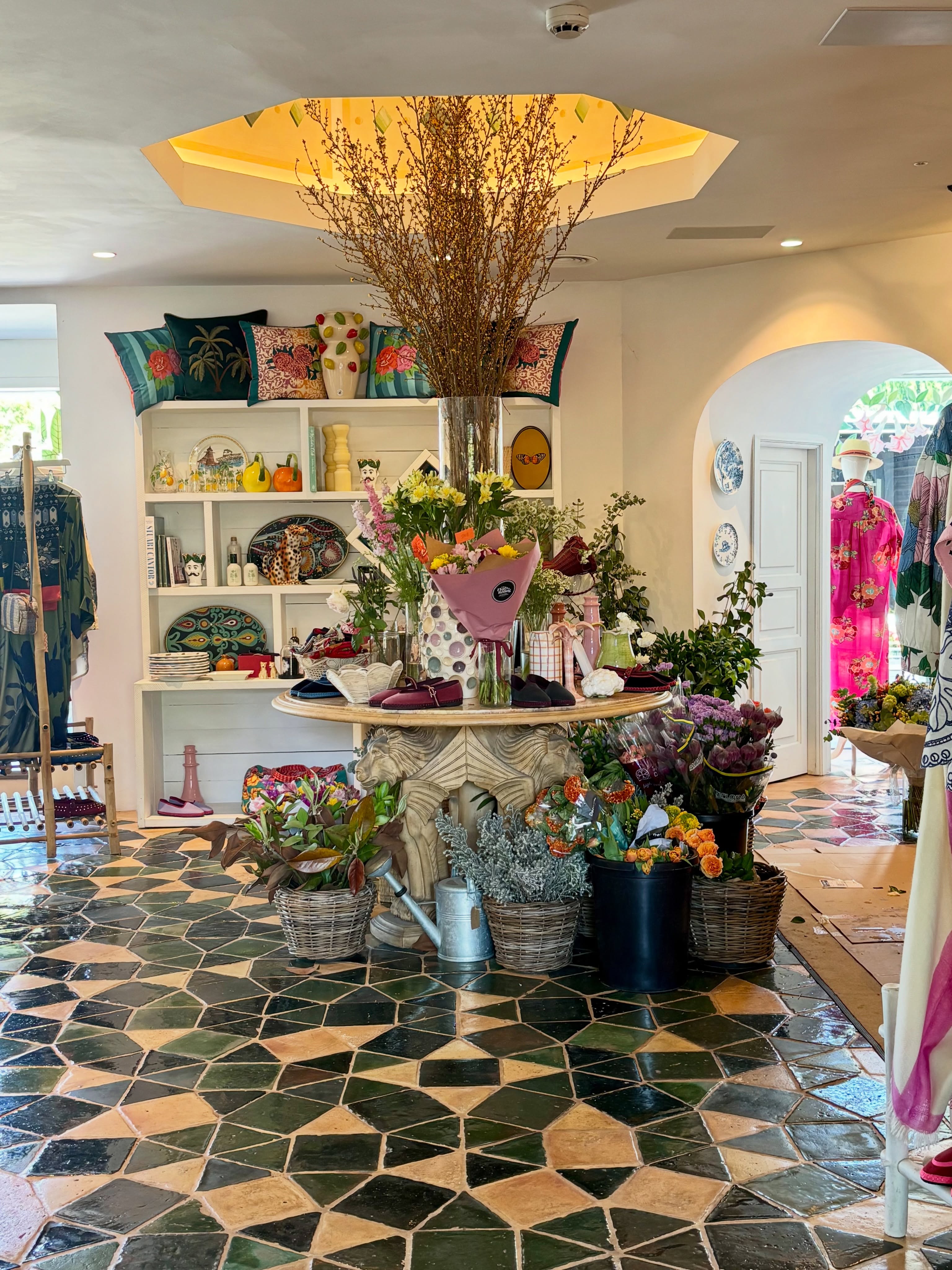 Best Resort Shopping Experience around El Patio restaurant of @marbellaclubh where retail, hospitality, and the world of refined dining all blend perfectly…