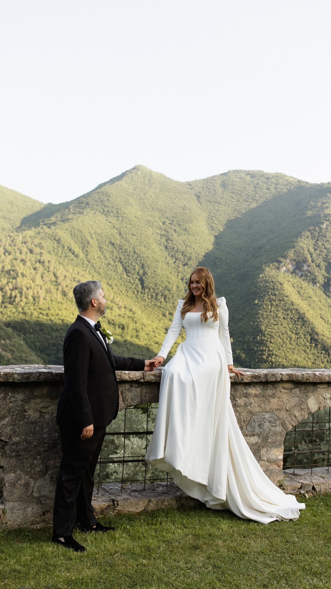 Can you imagine getting married in an Italian abbey, surrounded by Umbria’s endless green?
Venue: @abbaziasanpietroinvalle
Caterer: @guidilencicatering
Flowers: @geg_fiorista
Photo: @wanderlovecaptures
Video: @saracanducci
Music: @michele_santorsola_
Bride: @brittanyhaddock
Groom: @colby_sue33
#DestinationWedding #LuxuryWeddingPlanner
destination wedding planner | wedding in Italy | wedding inspiration