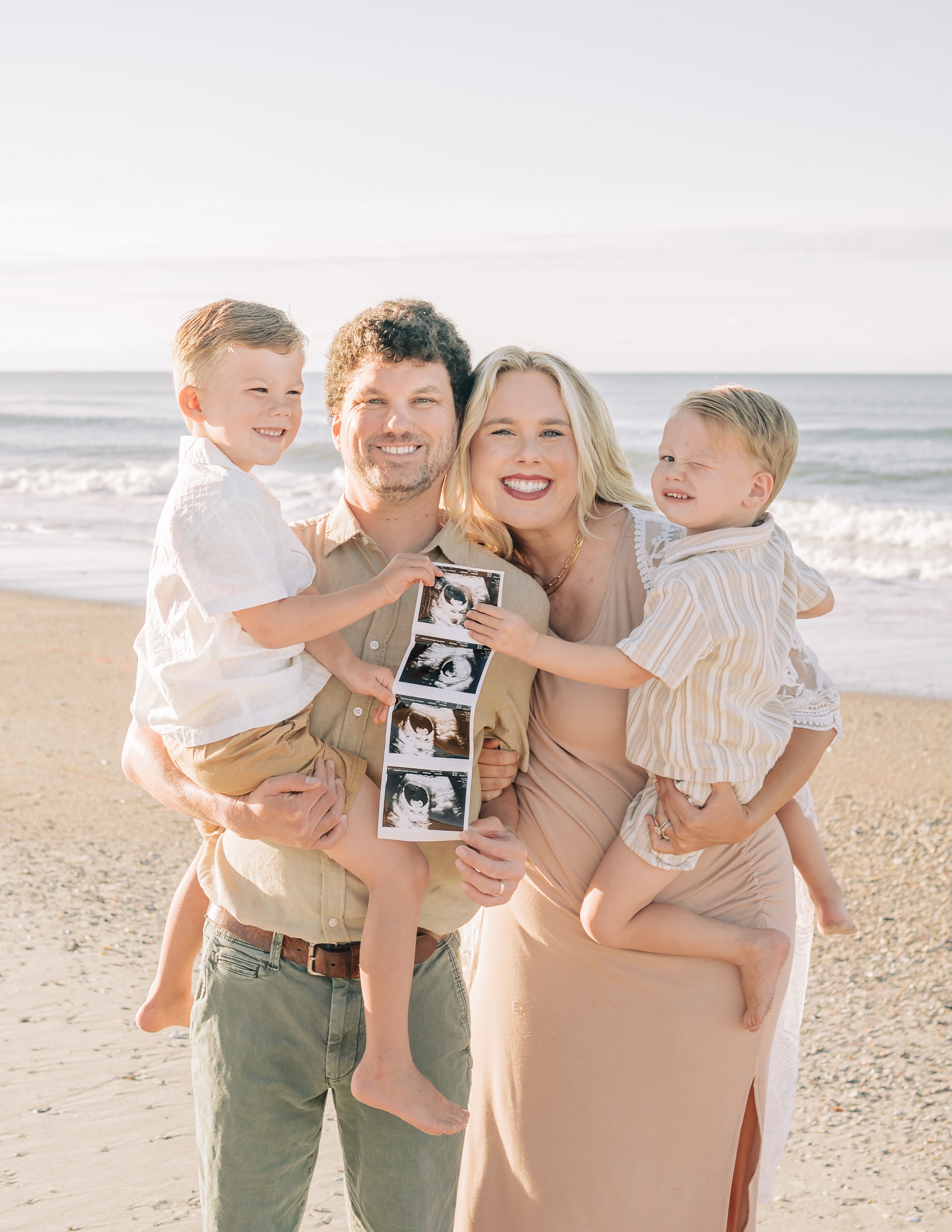 All Victoria hoped for was a few snaps of the kids and pregnancy shots with her 2 babies and hubby. So excited for the soon arrival of baby girl! Finally her brothers will have someone new to play and grow old with ! Fun is just starting. ❤️ #family #familysessions #atlanticbeachNCphotographer