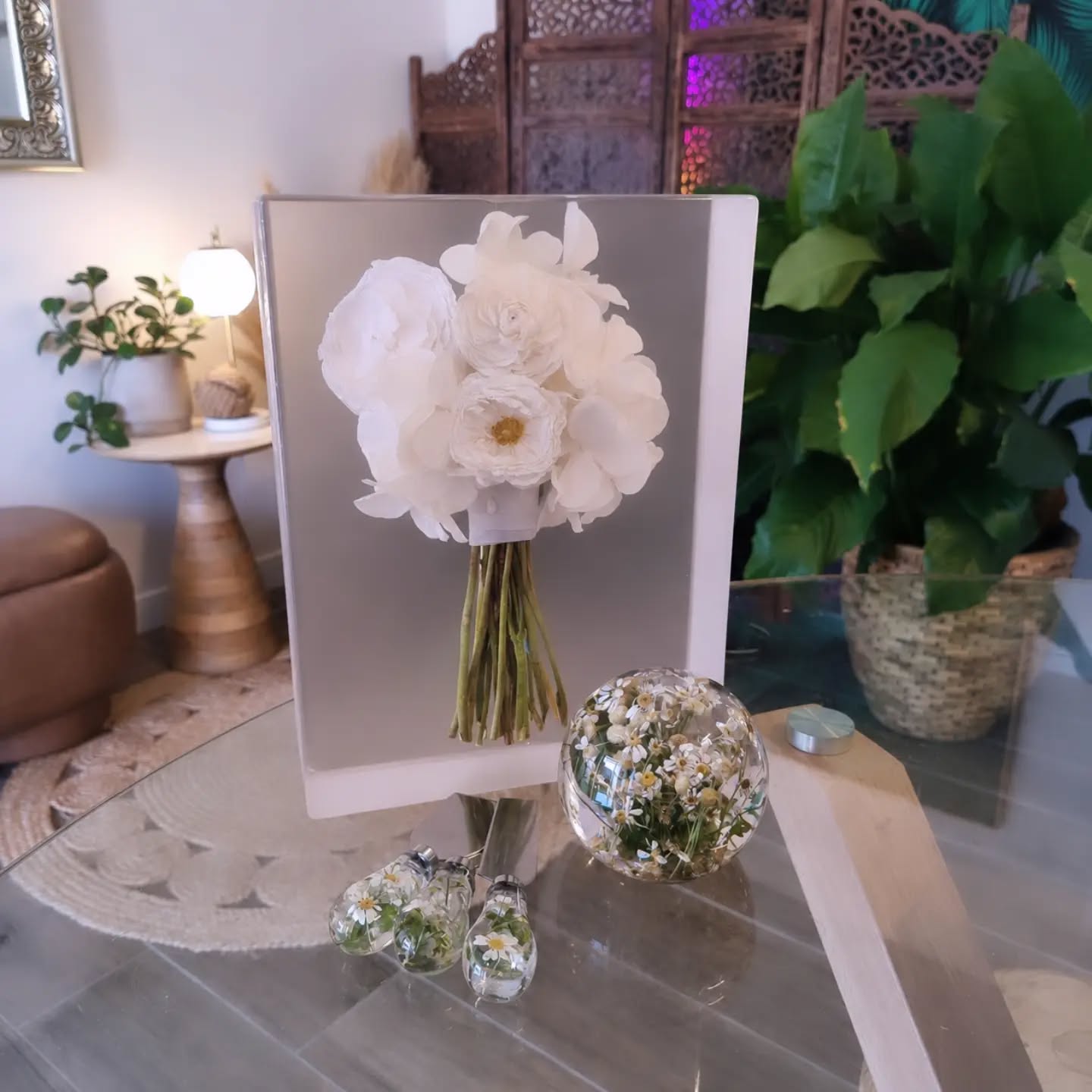 ✨️ A beautiful gift from Franca for the lovely bride & groom Elle and Alex. We received the loveliest email from Franca after their keepsakes were opened 🥹 there were smiles all round. Please keep the emails and reviews coming, it truly makes our whole day when we receive your kind words and helps boost energy levels when in the thick of wedding season 😅🙌