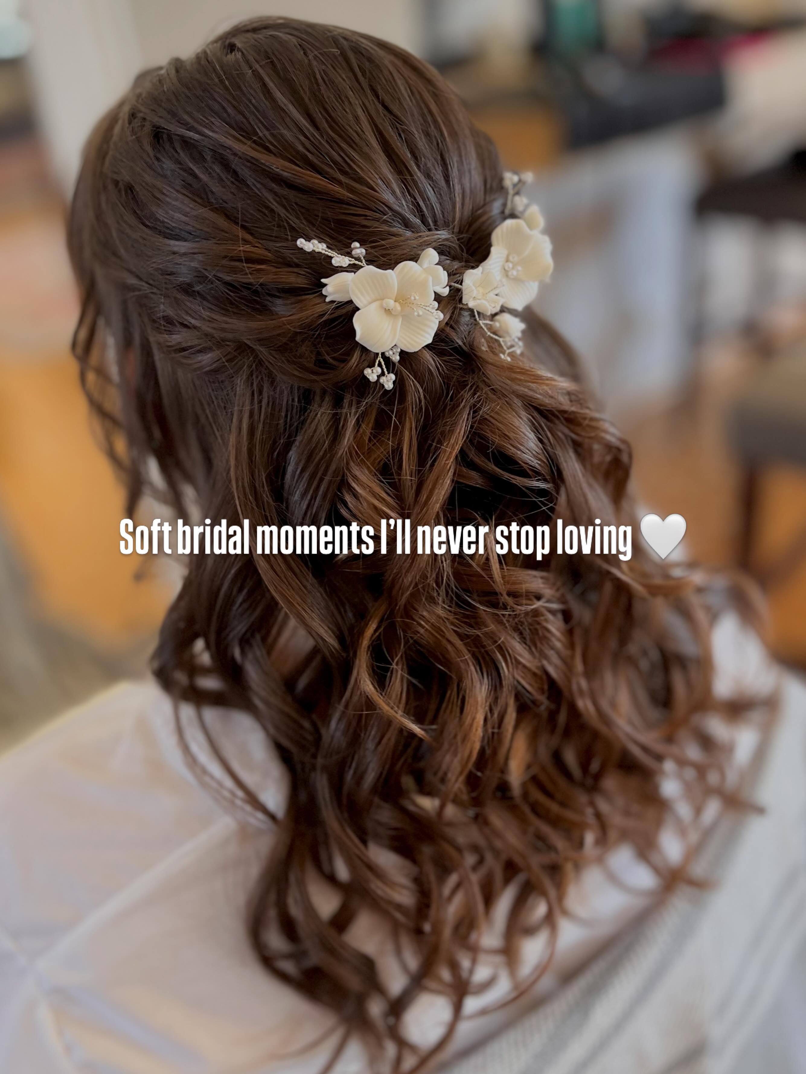 There are a few moments in my job that never lose their magic ✨
They’re small, quiet, and easy to miss if you’re not paying attention (except for that slide 6 coz they always so obvious😂😭).
But they’re the ones I think about long after the wedding day is over.
This job really is such a dream 🤍
#bridalhairandmakeup #weddingvendor #bride #hairstylist