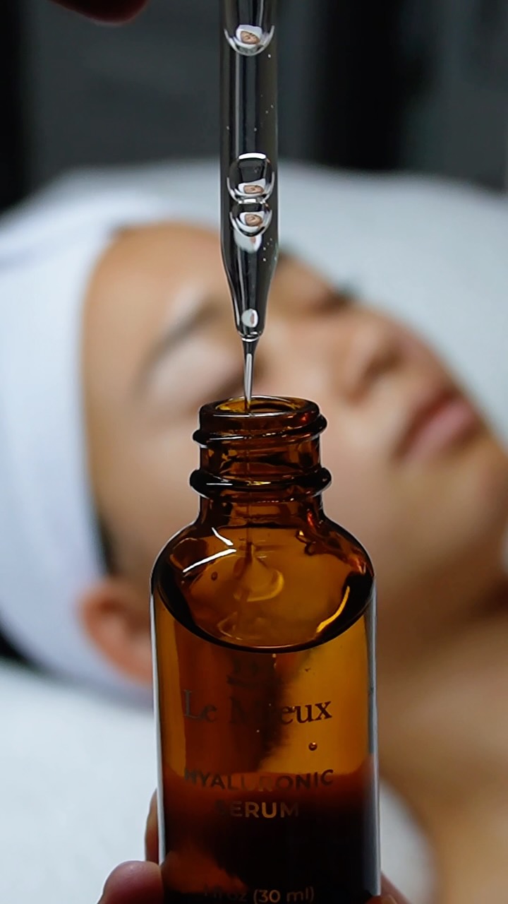 Smooth skin starts here🤍
Reveal a brighter, softer complexion with our dermaplaning facial. This gentle treatment removes dead skin cells and peach fuzz, leaving your skin glowing, refreshed, and makeup-ready.
Booking 🔗 www.ricozybeauty.com
Contact 📩 info@ricozybeauty.com.
Location📍300 E Colorado Blvd, Unit 241, Studio 409, Pasadena CA 91101 (Located inside Salon Republic Pasadena at The Paseo)
#lemieux #dermaplaning #facial #skincare #pasadena