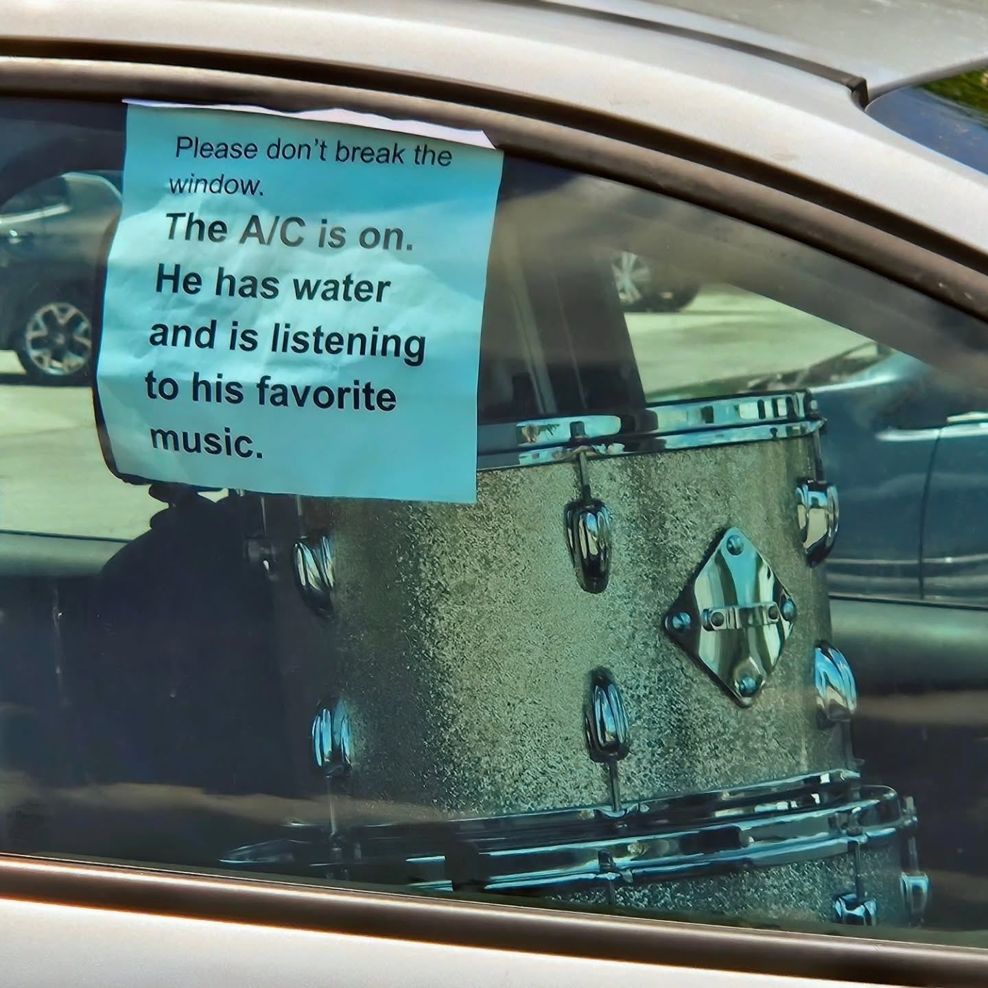 It's gonna be a hot one this week! 🔥 While you're out playing those sweet summer shows, here's a reminder to keep your drums safe and avoid leaving them in a hot vehicle (even if their favorite music is playing) -- We like fixing drums but heat damage can irreparably ruin a great kit! (and no drums were harmed in the making of this meme)
🎆 Note: Our shop will be closed next Saturday July 4th for the holiday, but we're open today until 5pm!
Stay cool, stay hydrated & enjoy the weekend!