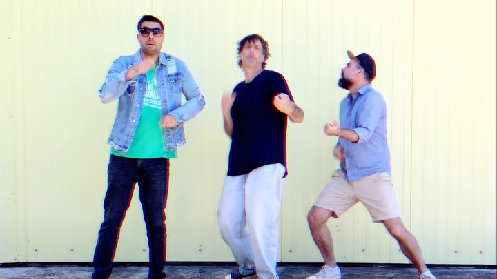Rätsel ist unser neuster Release – ein Song voller Wortspiele und Spielwitz, über Menschen und Dinge, die man nicht ganz versteht und vielleicht auch nie ganz verstehen wird. Aber es ist ok so, bitte lös die nie uuf!
#adriansterntrio