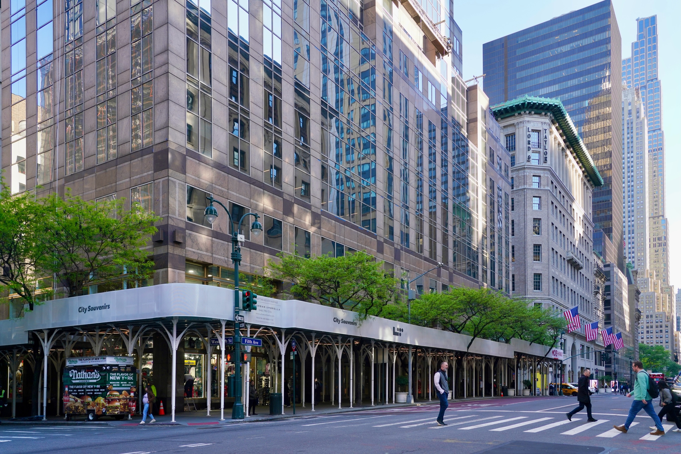 Summer’s in full swing !
#nyc #newyork #scaffolding #sidewalksheds #urbanumbrella