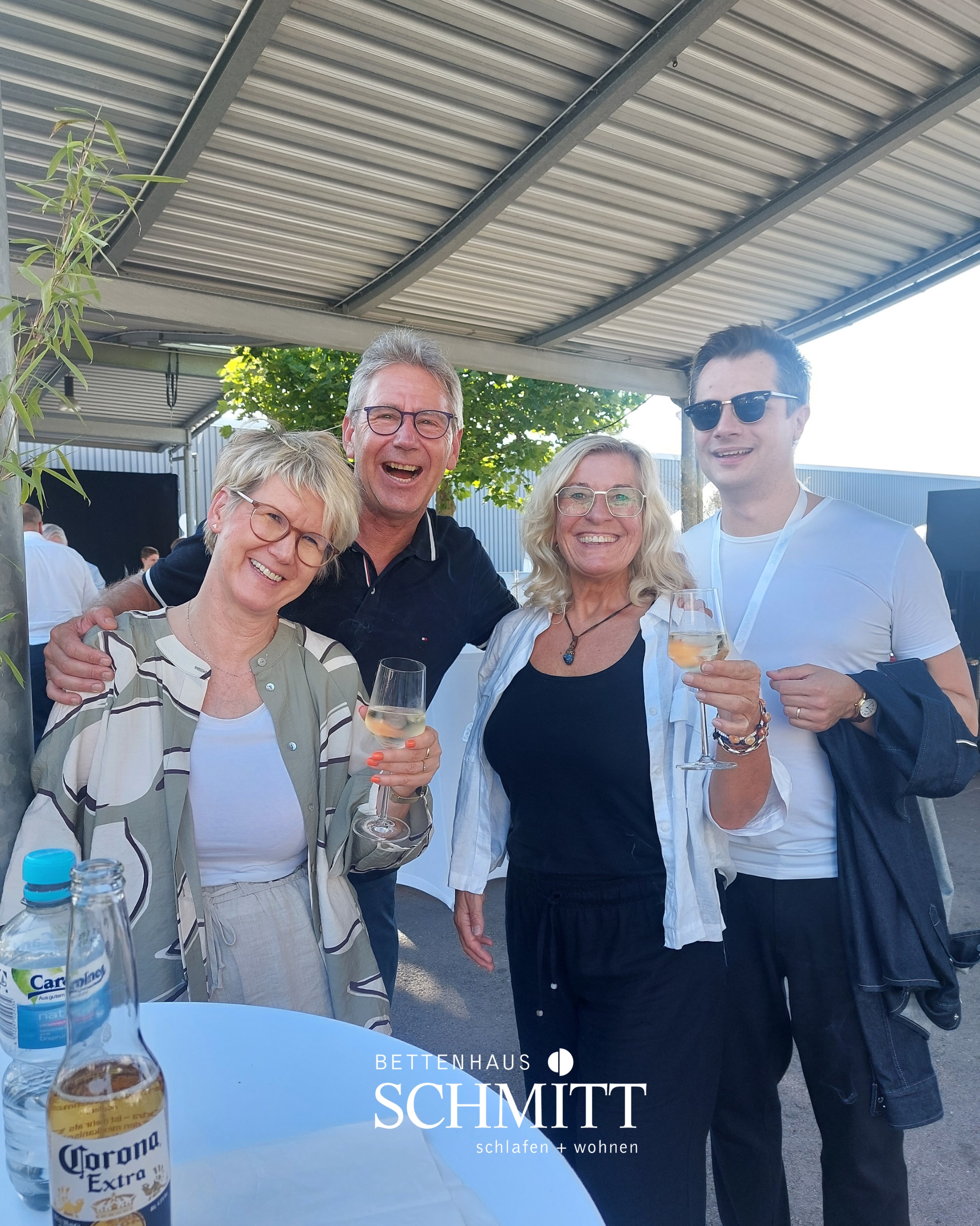Letzte Woche waren wir für euch auf der Hometex in Bad Salzuflen unterwegs und haben die neuesten Trends und Innovationen der Textil- und Bettenbranche hautnah erlebt. 😴🚀
Unser Ziel: Für euch die besten Neuheiten zu entdecken, damit wir eure Wohn- und Schlafqualität noch weiter verbessern können. 🪴✨
Dafür haben wir sowohl langjährige Partner als auch spannende neue Hersteller besucht - darunter Kirchner, Auping, Pip Studio, Traumina, Essenza, Cawö und viele weitere. 🤝❤️
Denn eins ist sicher: Wir verschlafen keine Neuigkeiten. 😉🛏️✨
#messe #möbelmesse #bettenhaus #bettenbranche #bettenhausschmitt