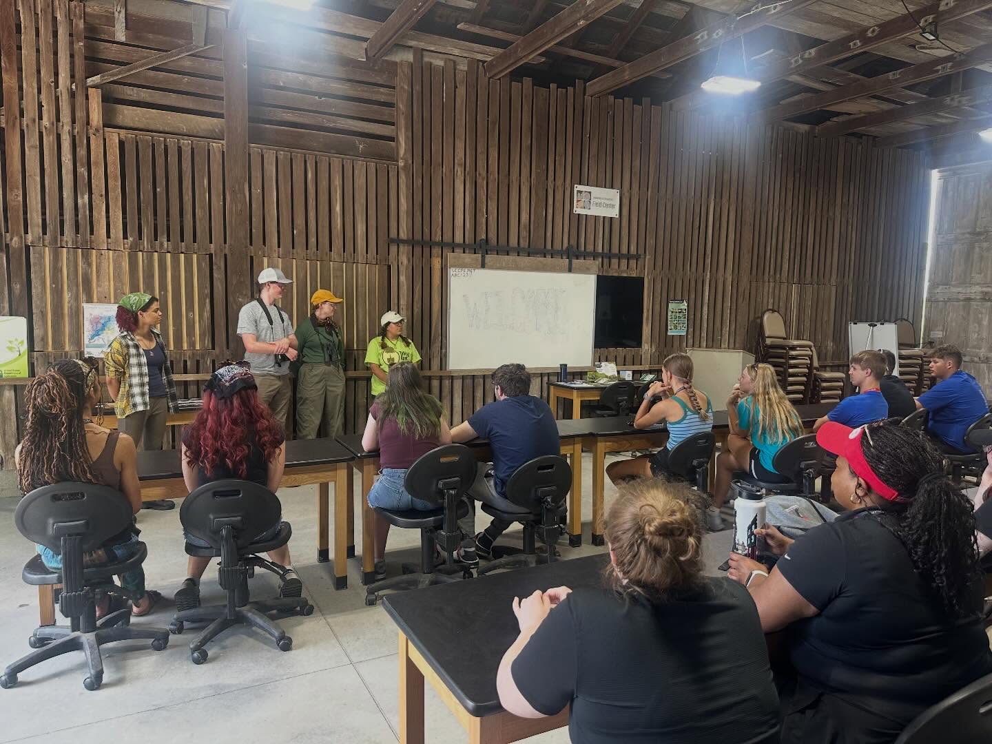 Last week, we welcomed a UC Futures group of rural high school students from around the region to the field center! 🌿 Students explored UC and learned about the natural resources we have to offer. Thanks for spending the day with us!
@cincyadmissions