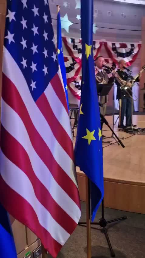 🇺🇸 🇺🇸 Heute blicken wir auf die Unabhängigkeitserklärung der Vereinigten Staaten: ein historisches Bekenntnis zu Freiheit, Selbstbestimmung und Verantwortung.
Werte, die wir auch in Europa wieder verteidigen müssen!