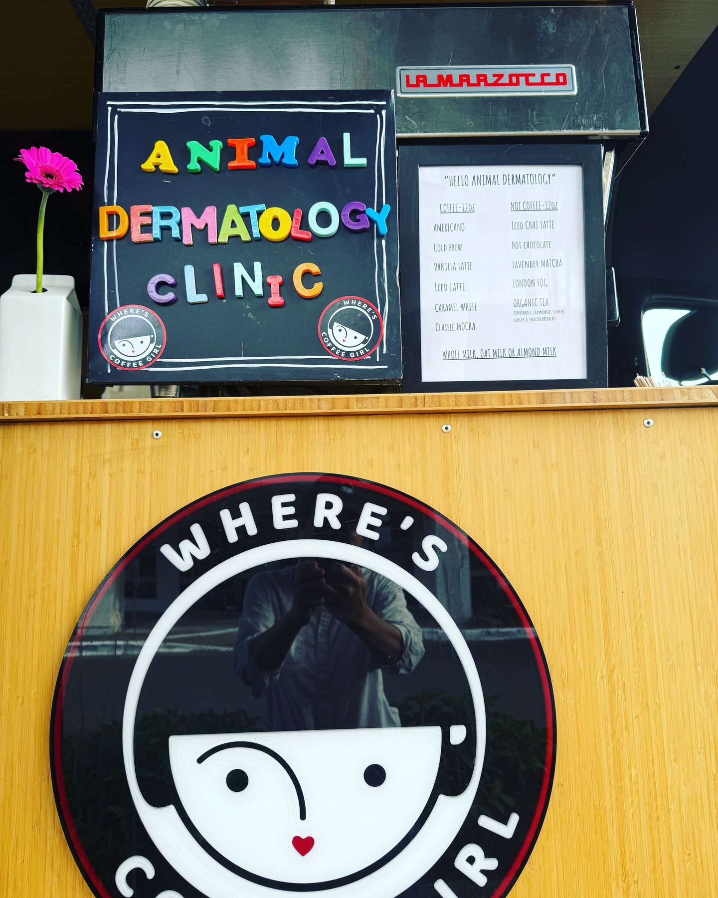 Giving thanks to our four legged friends' #caregivers ❤️
#puppylove #furbabies #mobilecoffeebar #mobileespressobar #portland #oregon #events #workiswhereyouparkit #localbusiness #smallbusiness #staffappreciation #customerappreciation