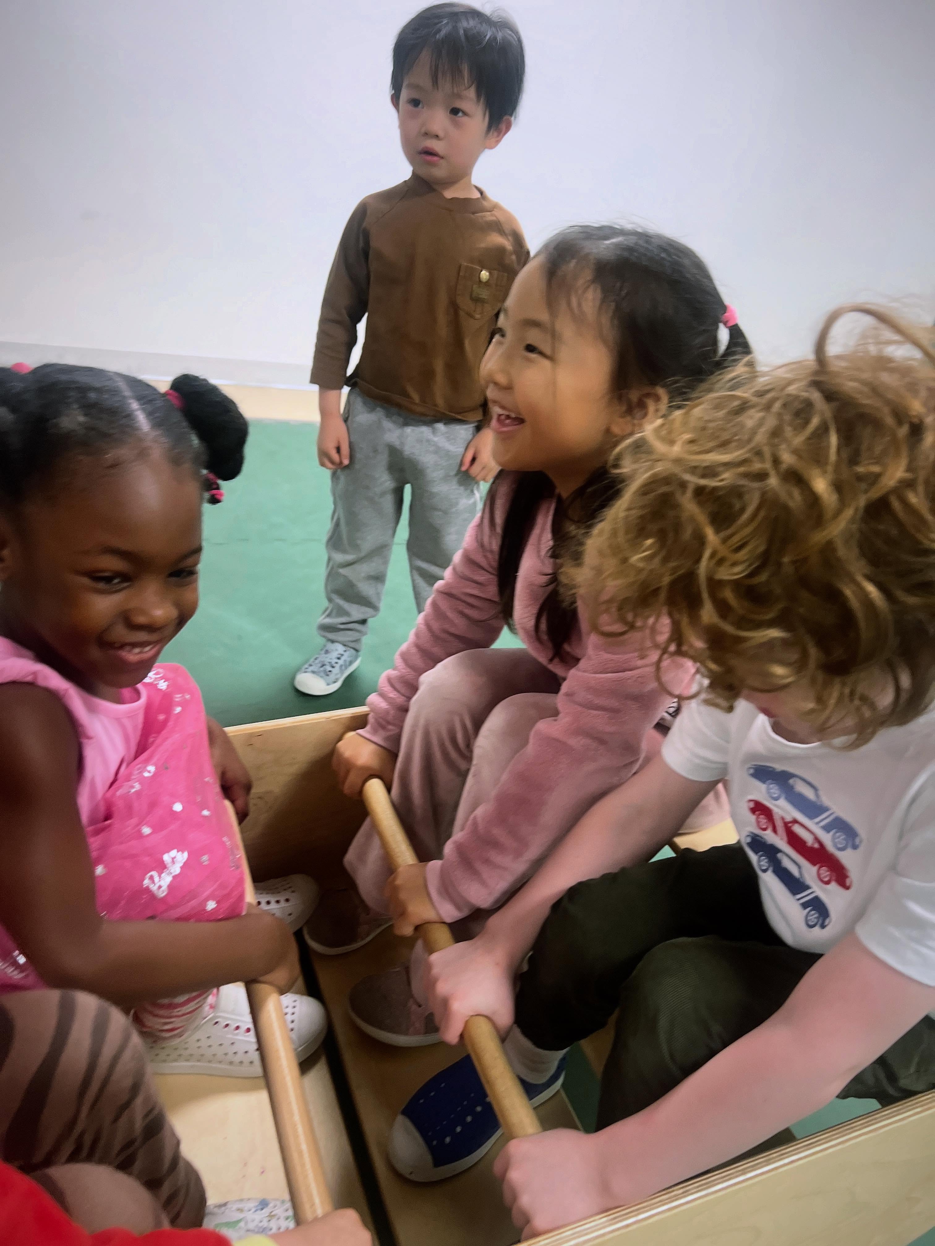 Movement is learning. In our Preschool and Junior Kindergarten classrooms, children build confidence, creativity, communication and social skills through purposeful movement and play. At the heart of Pine Street School is a simple belief: children learn best when they can move, explore, create, and connect. #nycschools #preschool #tribecafamilies #nycfamilies #lowermanhattan