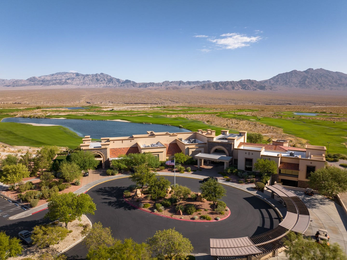 🏜️⛳ From the blazing desert heat to this lush green oasis — welcome to the Las Vegas Paiute Golf Resort.
Who else is ready to trade the Strip for some serious swing time? 🏌️
#golf #desertgolf #Lasvegasgolf #beautifulgolfcourses #lvpaiutegolf