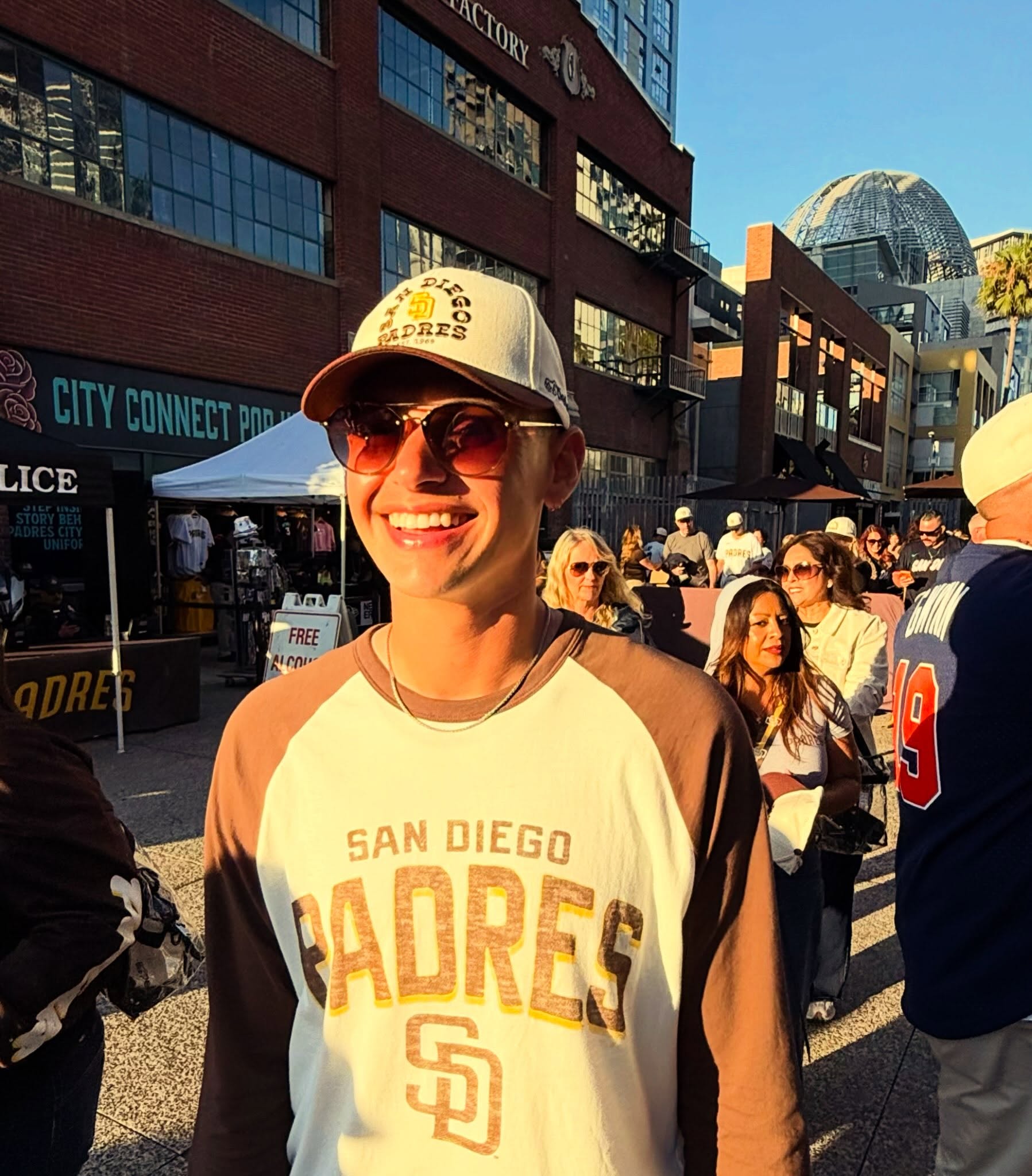 Officially a San Diegan. Only took me 3.5 years to make it to a Padres game. ⚾️
Because of these cutiesssss
⭐️ 🐠
When you find out Tatis Jr. used to live in your building
2 of these. Set.
I take my glizzy smothered in mustard 🌭
A sweet treat? 🍭
Padres won! 🥳