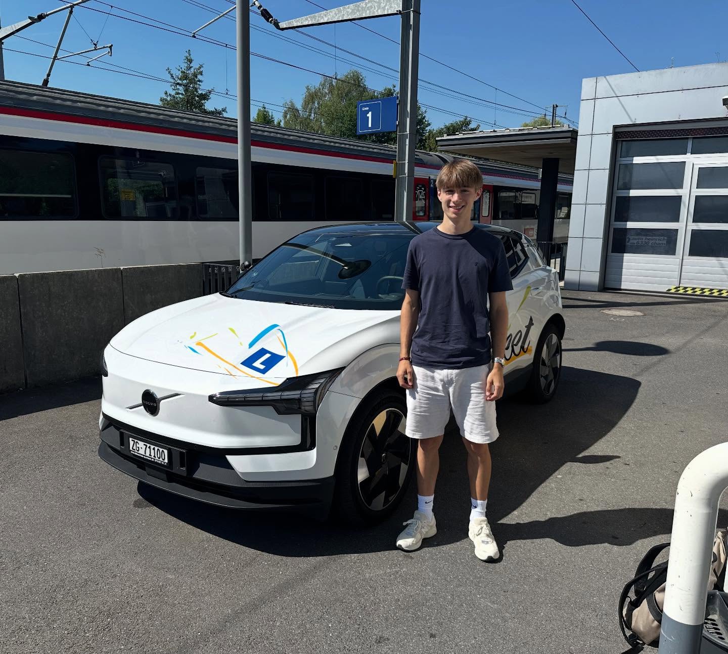 Wow 🤩 einfach toll!!
Gratulation @grau_elias zur bestandenen Prüfung. 🎉
Da war dein Experte während der Prüfung schon fast sprachlos. Hast du super gemacht 👏🏼🥳🚗🏁
Ich danke dir fürs Vertrauen und wünsche alles gute und unfallfreie Fahrt. 🚗🍀🤩🙋🏻