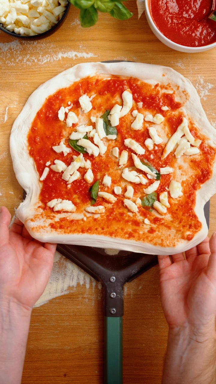 100% sourdough, San Marzano, Fior Di latte & straciatella + @wilderbeehoney
50+ hrs fermented
Blend of @molinipizzuti 0, 1 flour
260g dough ball for a 12” pizza
67% hydration
Baked at 450°C in the @gozney ARC