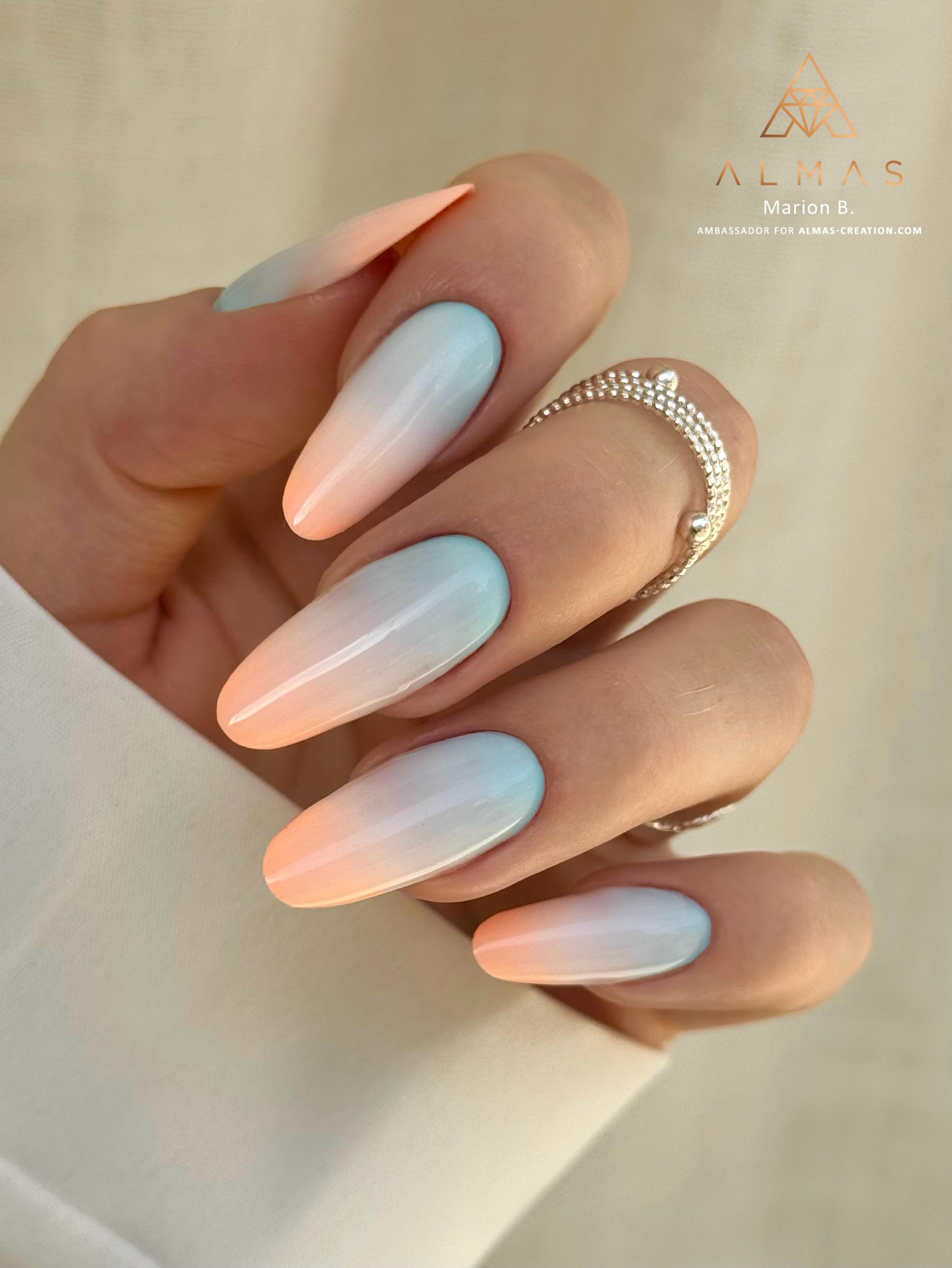 Et vous, que pensez-vous de ce beau remplissage signé Marion avec un baby-color d’une grande douceur? 🤩
Ici, elle a travaillé avec 2 références de notre collection de paints One Stroke : les couleurs Noha et Dola! 🩵🧡
#babycolor #babycolornails #colorfulnails #almondnailshape #onglesété