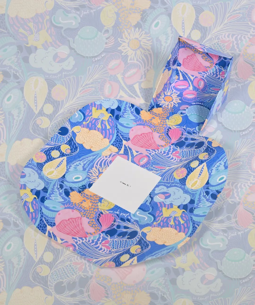 Motif sur packaging pour la marque @petitcube.ink 😊
Je vous présente les deux autres modèles dans les prochains jours 🌞
Une idée du nom de ce pattern ? 🧠
#petitcube #packagingart #patternpackaging #artonpackaging #lucillepattern