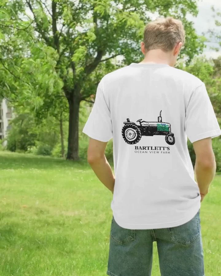 One of the advantages of long-term partnerships is the opportunity to support brands across a variety of projects.
Most recently, we worked with Bartlett’s Farm on a custom merch design for Summer 2026, adding to the growing list of marketing initiatives we’ve partnered on together.
Graphic Design + Marketing for #BlueSevenClient | @bartlettsfarm