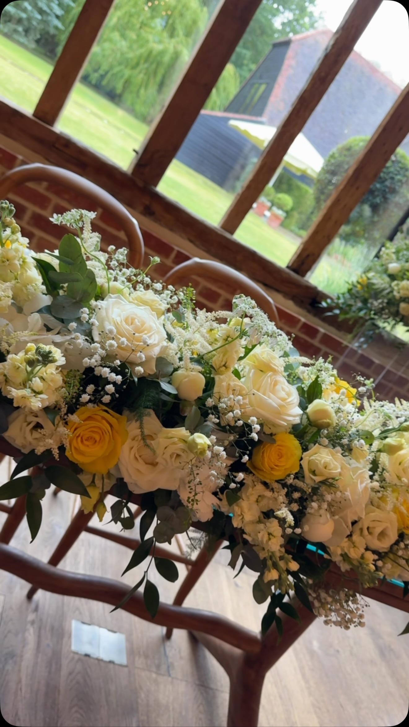 @blake_hall_weddings for this beautiful sunshine wedding.
#weddingflowers #essexflorist #weddinginspiration #floraldesign