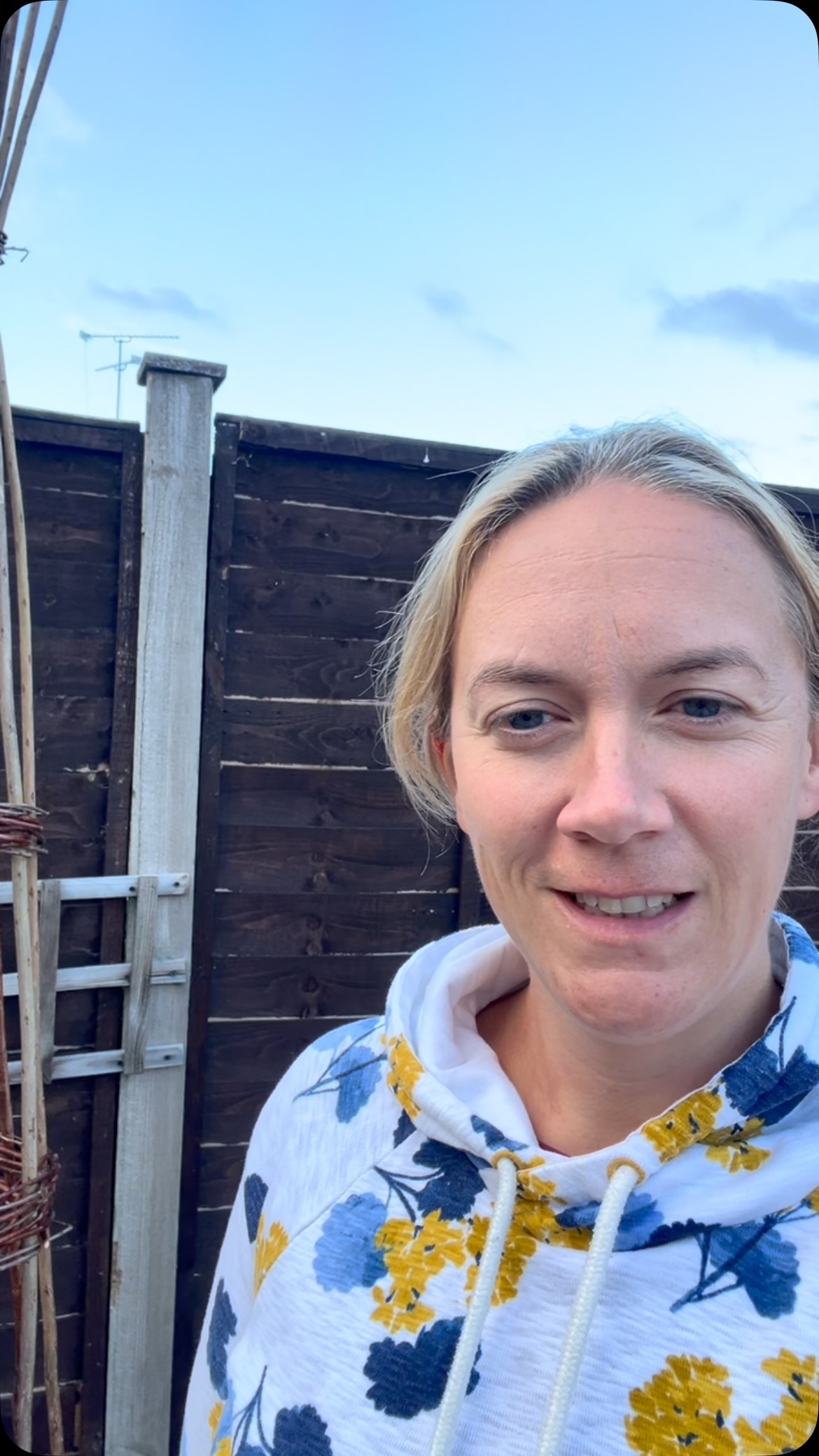 Our popular obelisk making workshop is taking place next Wednesday, 8th July - don’t miss out! Sign up now to secure your place 😊 @timetoblossomwithannie #thegrowconcept #mindfulmovement #berkshire #yoga #timetoblossom