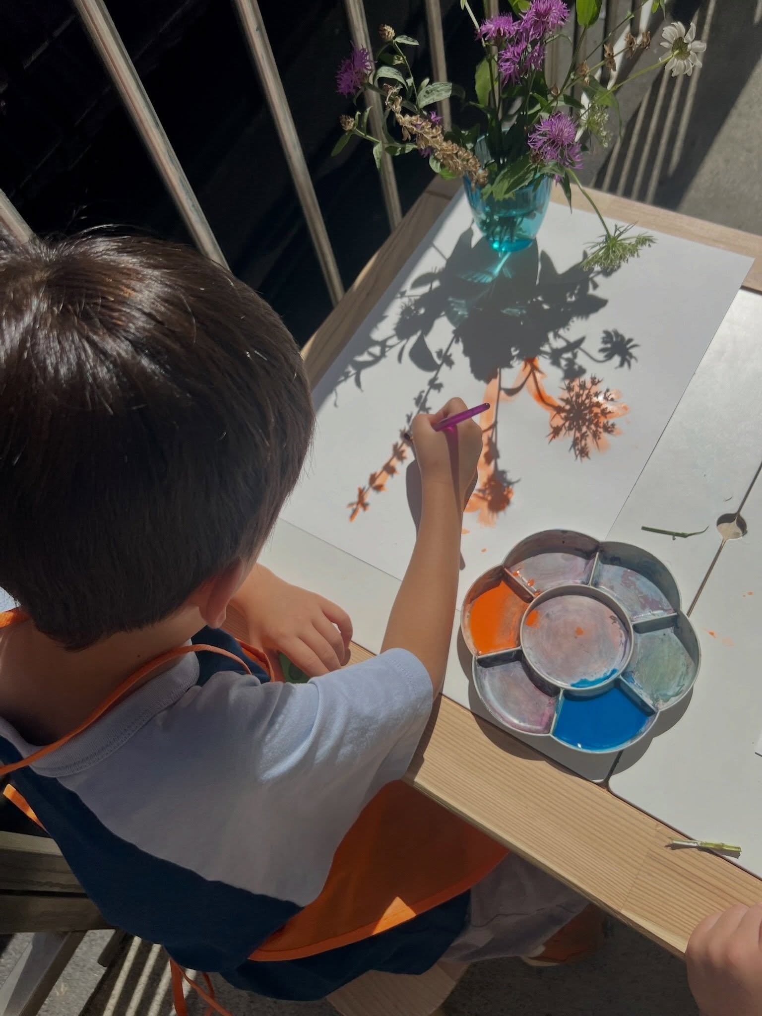 ☀️🎨 Quand le soleil devient l’artiste…
Dans nos cours KidArt, les plus jeunes créateurs (3 à 6 ans) explorent les couleurs, les formes, la lumière et leur imagination à travers des activités artistiques ludiques et adaptées à leur âge. 🌈✨
Peinture, dessin, collage, découvertes créatives… chaque séance est une aventure où l’enfant développe sa confiance, sa motricité fine et son sens artistique tout en s’amusant.
👧🧒 Groupes KidArt disponibles à :
📍 Lausanne
📍 Montreux
📍 Zurich
✨ Cours d’essai disponible !
📅 Consultez le planning et réservez votre place :
www.artiloft.ch/cours
#KidArt #Artiloft #CoursDeDessinEnfants #ActivitesEnfants #ArtPourEnfants