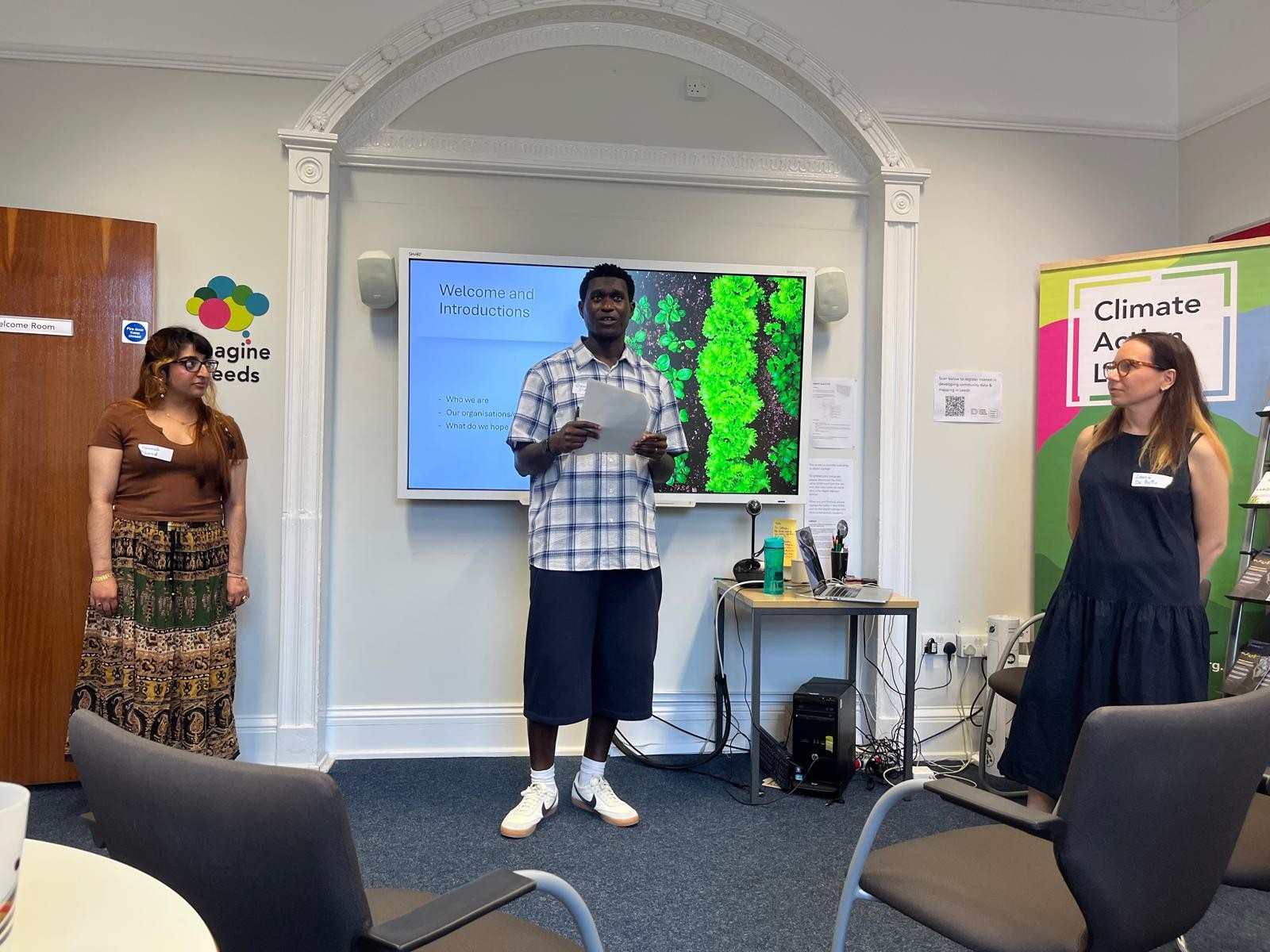 Fantastic workshop yesterday with Laura, Hannah, and Daniel from @leedstrinity sharing knowledge and listening to discussion on how sustainability connects to wellbeing.
There were representatives from at least six CAL Network groups there, and feedback on the day was very positive from attendees and organisers alike.
Helping communities to meet with experts for mutually beneficial opportunities - especially involving anchor institutions like our city's universities - is one of many important functions that the CAL Network and Imagine Leeds provides.
If you want to chat about similar possibilities, get in touch!
You can find more about this research on the "Be Green for Wellbeing" website: https://tinyurl.com/4xphk7d6