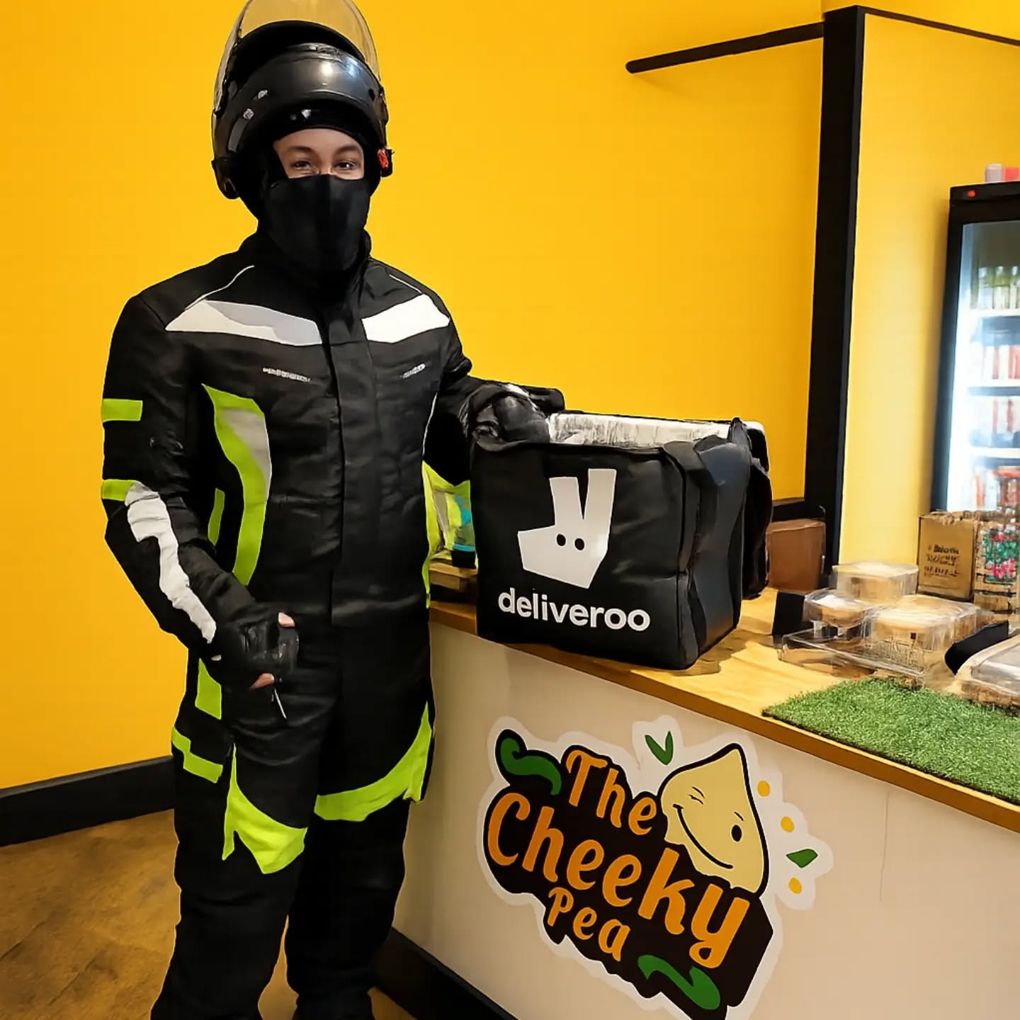 🌞 Heatwave kindness 🌞
We’ll be offering Deliveroo riders a cold drink before they set off with your order. 🥤
When they arrive, please consider offering them one too. Small kindness, big difference
#heatwave #delivery