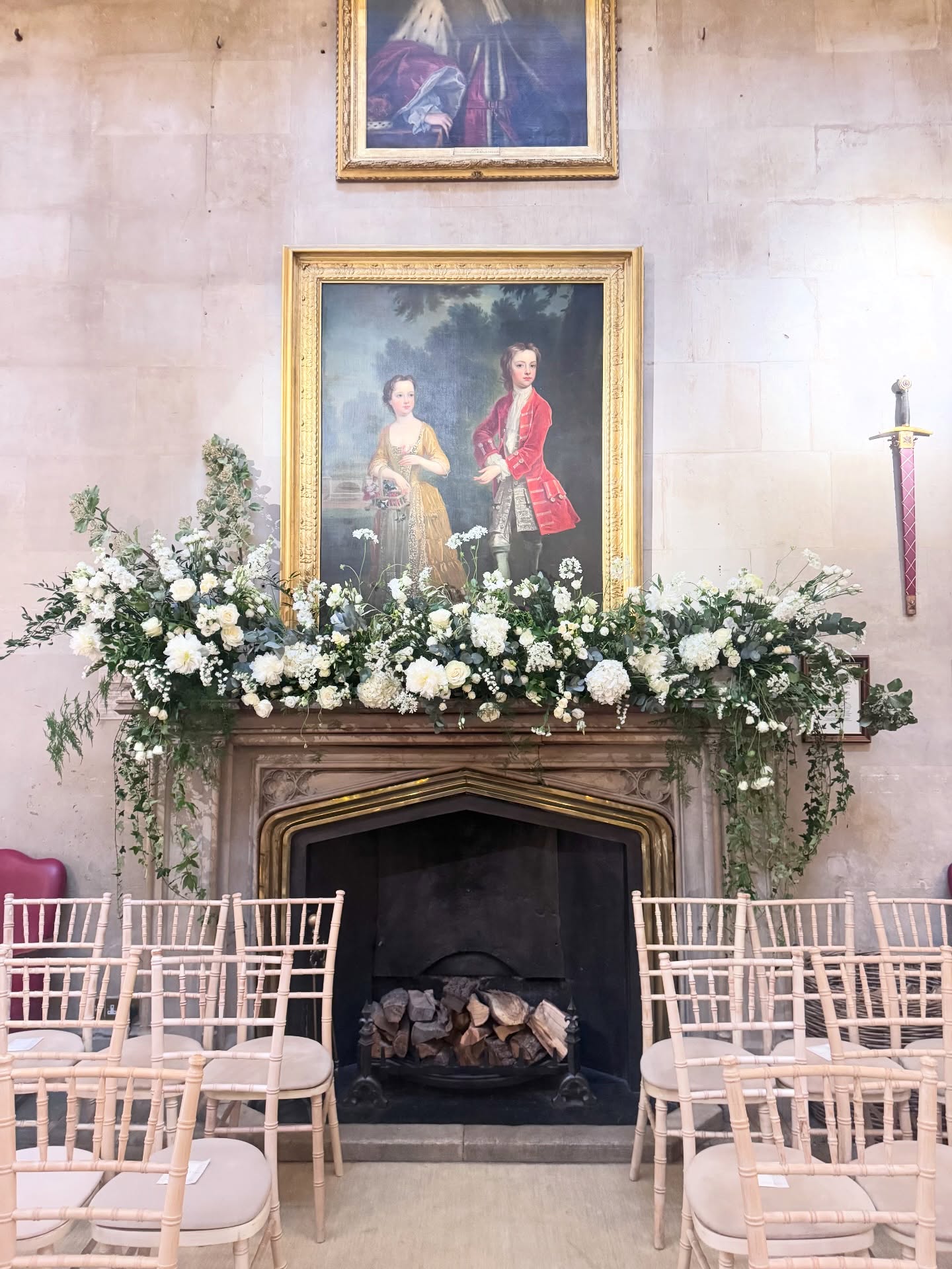 Low, lush, and a little wild 🌿
For the stunning fireplace mantel @ashridgehouse we used ivory garden roses, peonies, orlaya, delphs, hydrangea, eucalyptus, asparagus fern, trailing ivy and my favourite foliage atm- sorbus. We kept it low across the mantel so the portraits stayed visible, then let the fern and ivy cascade down for that soft movement.
My favourite bit: knowing this was one the beautiful views everyone saw as they walked in the room.
*Save this for your wedding inspo* if you’re dreaming of ceremony flowers that feel full but not fussy ✨
Venue @ashridgehouse
Flowers @appleblossomflowers_
#weddingflorist #mantelflowers #ivorywedding #weddinginspo #ashridgehousewedding