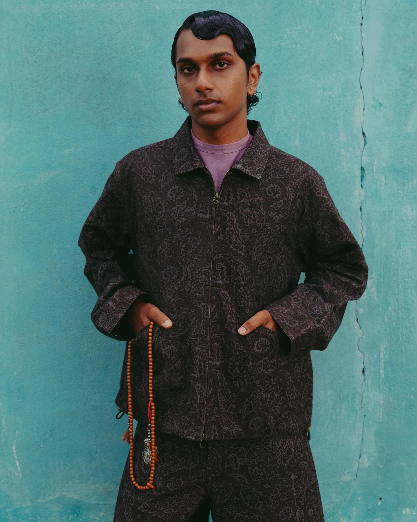 🌱OSHADI SS27 ~ PETRICHOR
Exploring the meeting of rain, earth and cloth through regenerative cottons, handwoven textiles, hand embroidery and natural dyes.
In Paris this week 25-28 June, contact us for @oshadi_collective showroom apps.
@harnoorjuneja
@jameslalthanzuala
@nitutamang145
@yashvibirla
@pratikumbhar_
@slomotion_official
#parisfashionweek
@schroroom